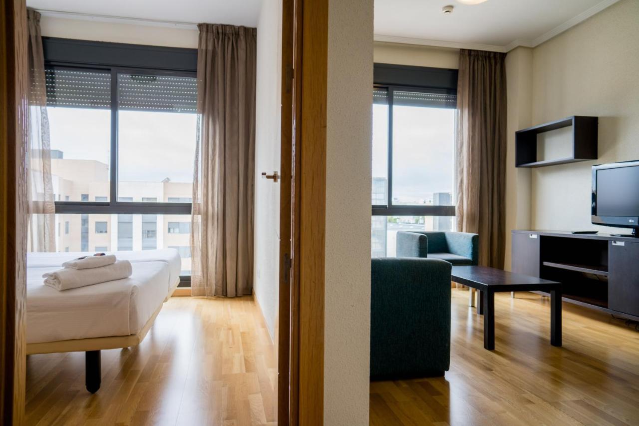 One-Bedroom Apartment Twin