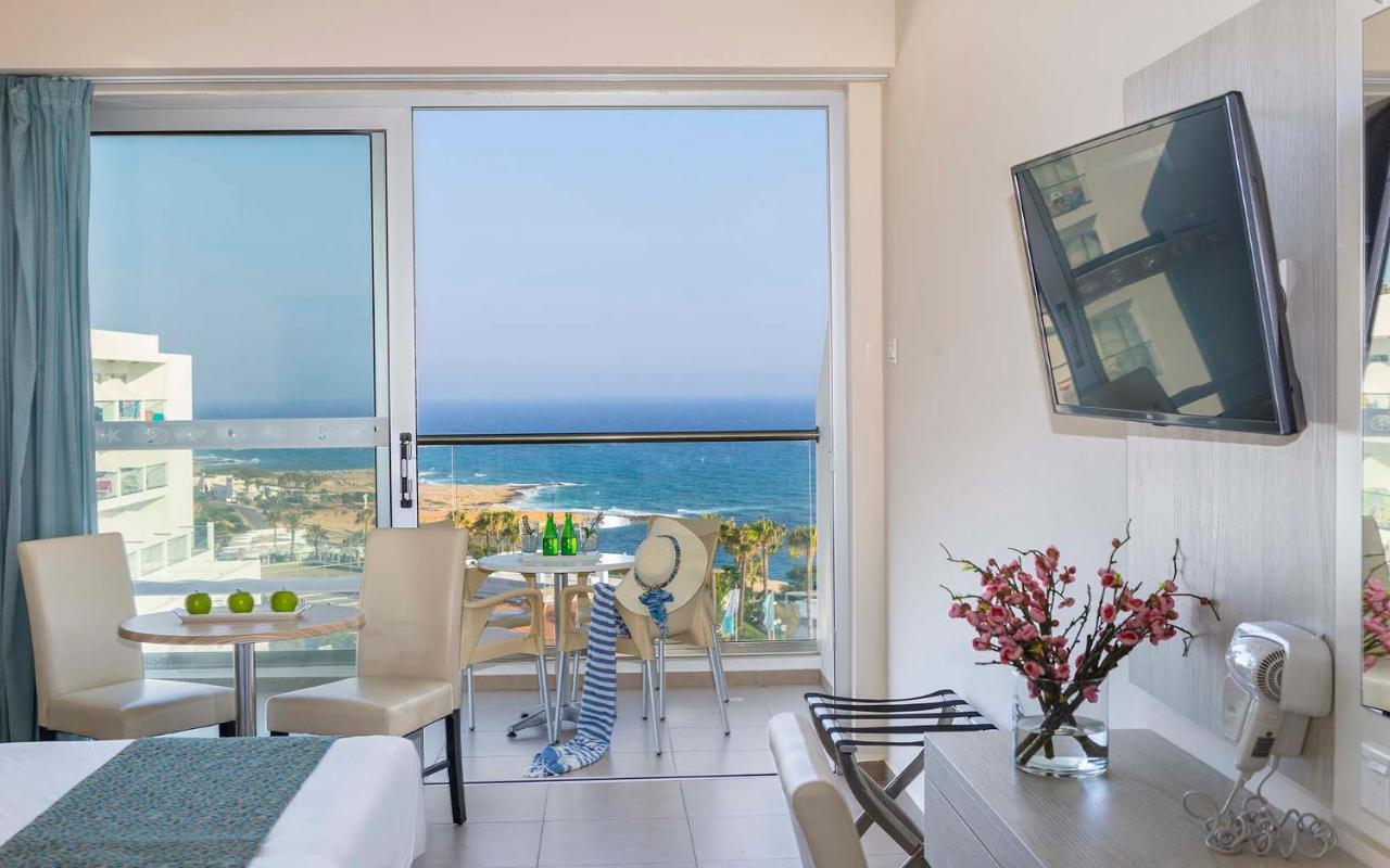 Double or Twin Room Sea View