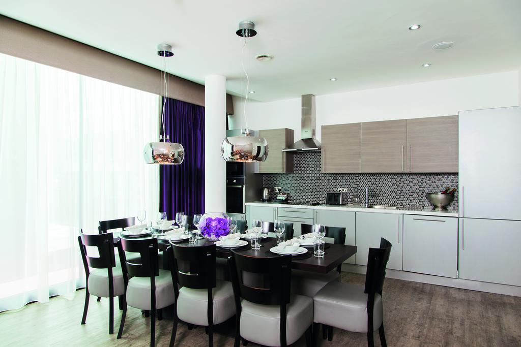 Two Bedroom Super-Luxe Sleeps 10