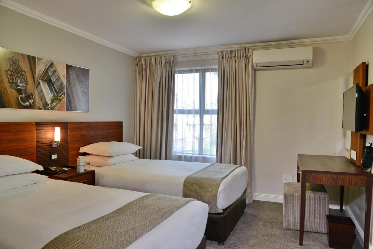 Deluxe Two-Bedroom Apartment with Garden View
