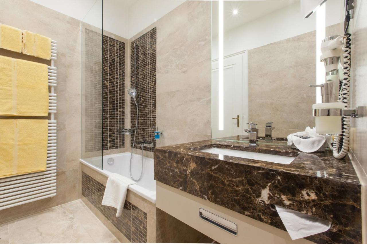 Single Room - Courtyard,1139088610:JPEG