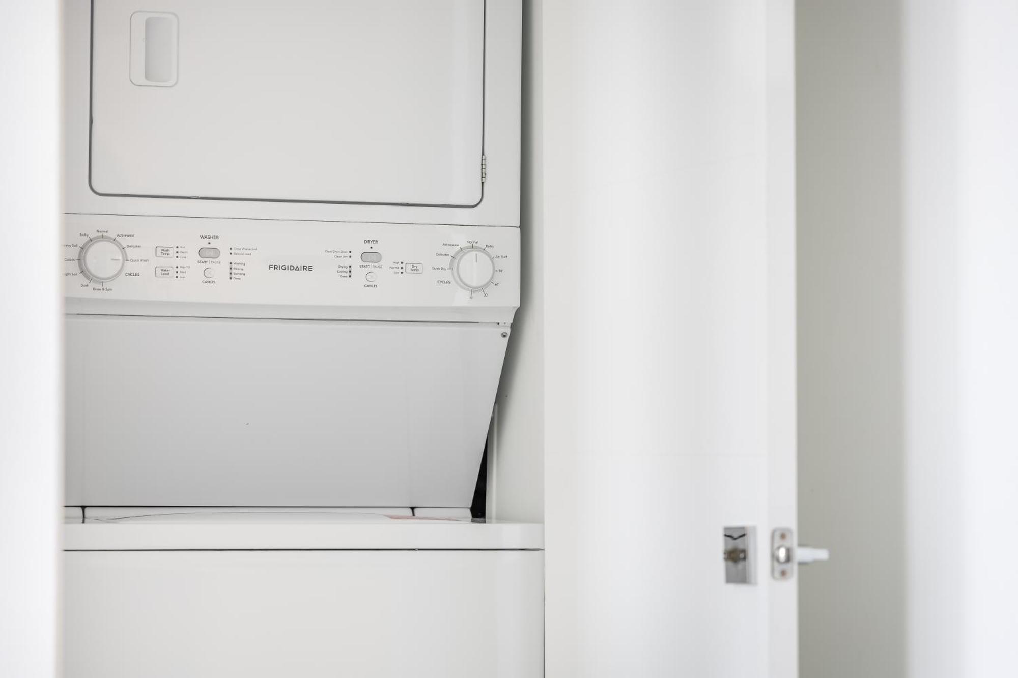 Luxury One Bedroom Suite with Balcony,1211663101:JPEG