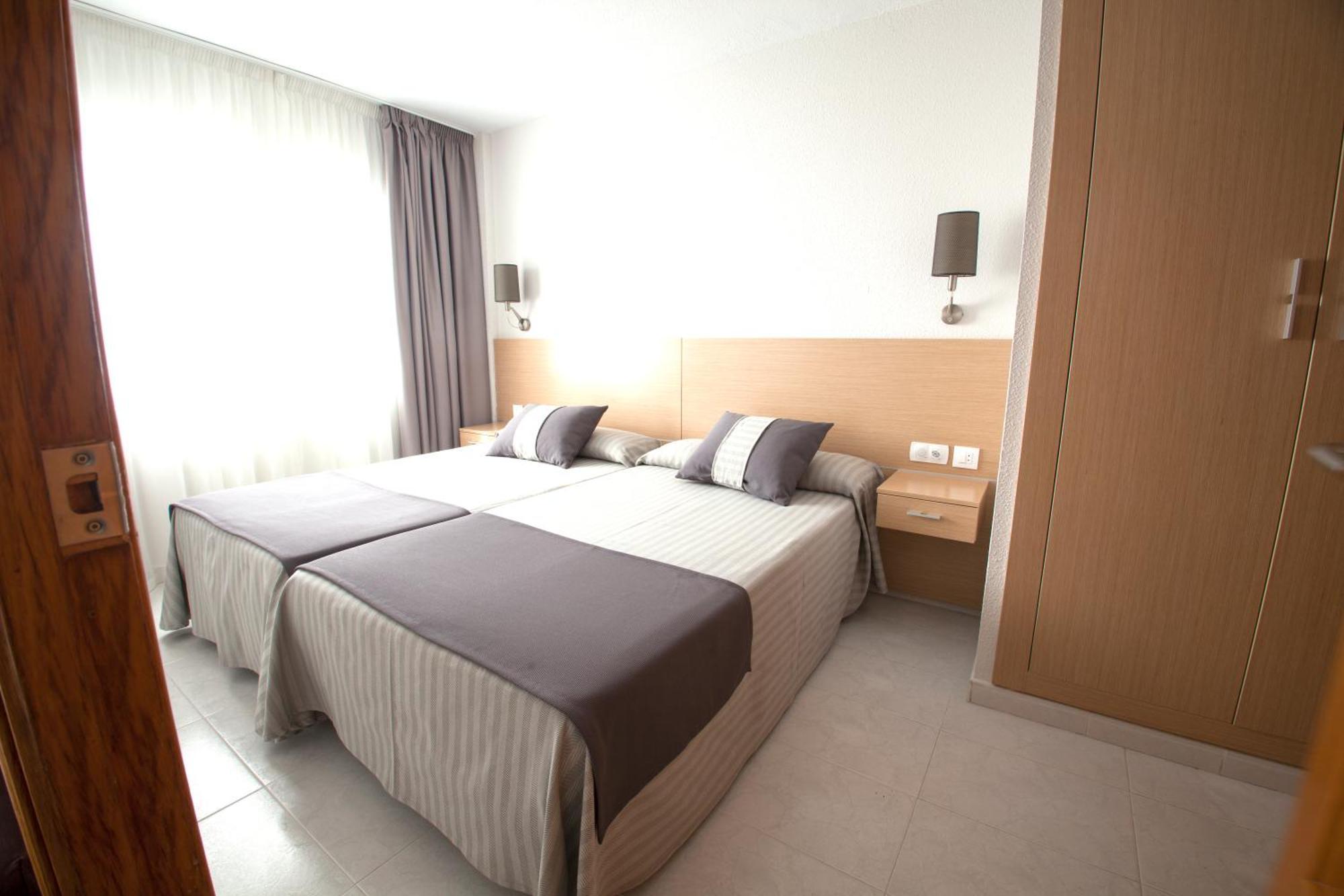 One-Bedroom Apartment Sea View