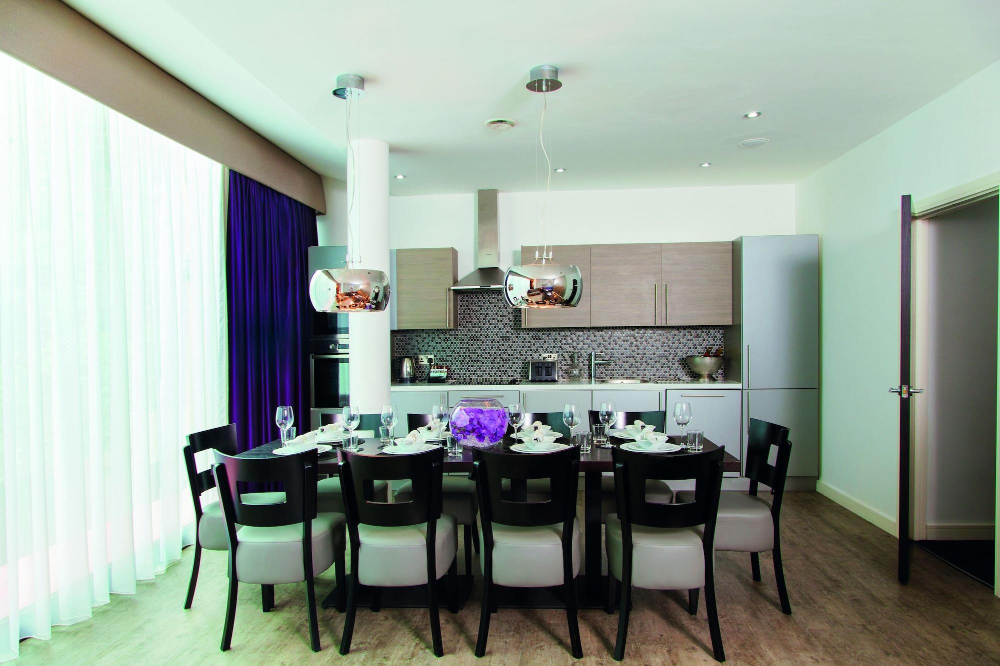 Two Bedroom Super-Luxe Sleeps 10