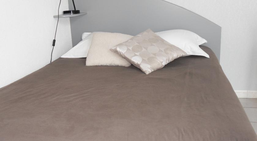 One-Bedroom Apartment,1074141613:JPEG