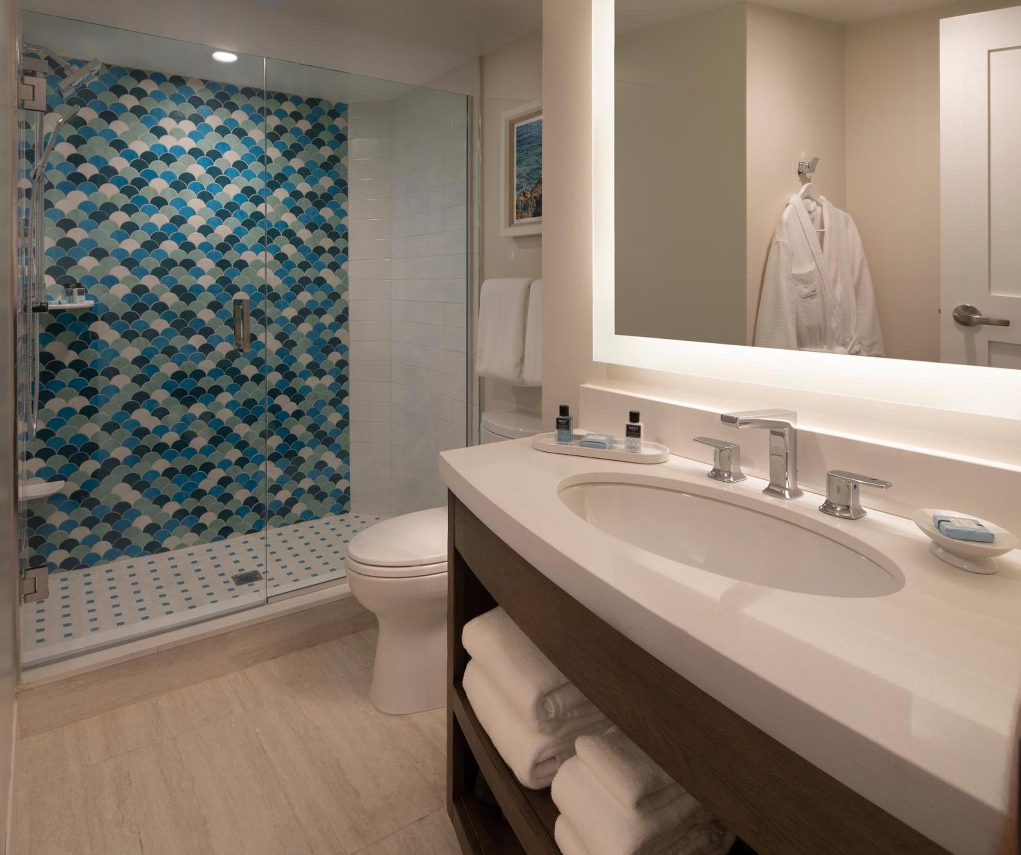 Queen Suite with Sea View