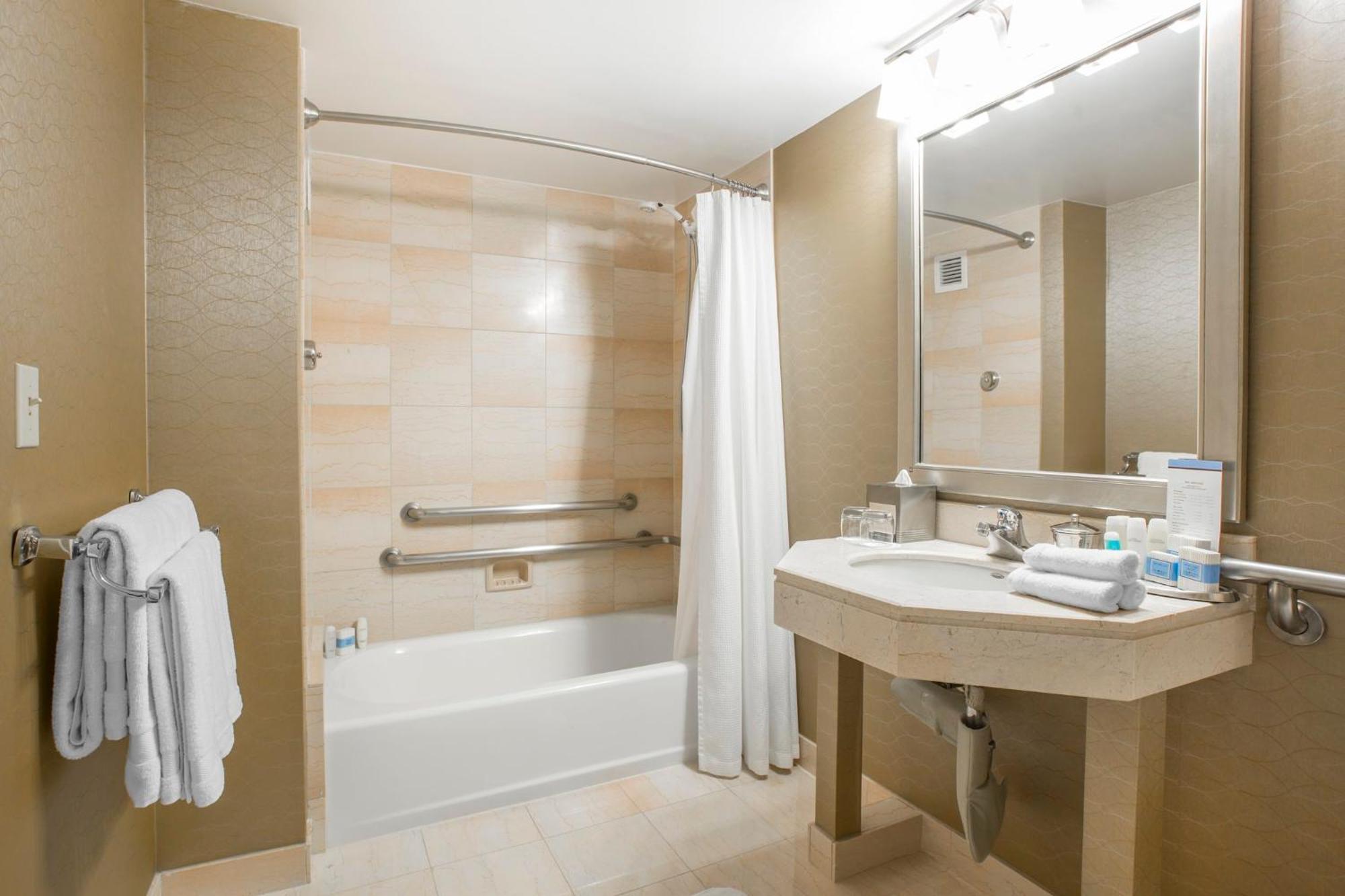 ADA Club Room - 1 King Bed,1275869644:JPEG