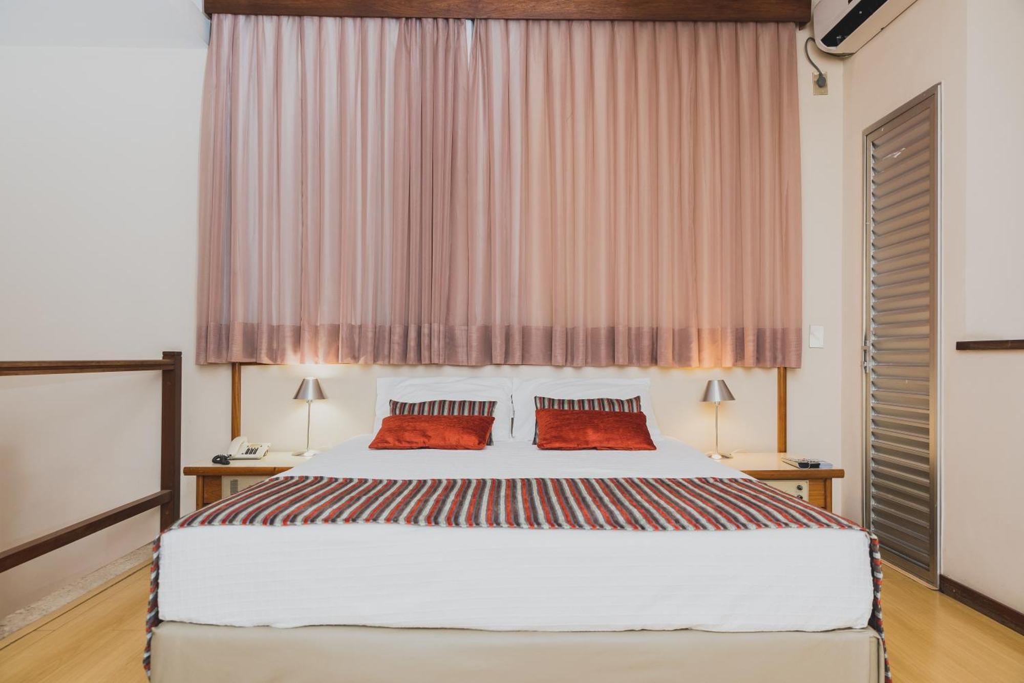 Deluxe Queen Suite