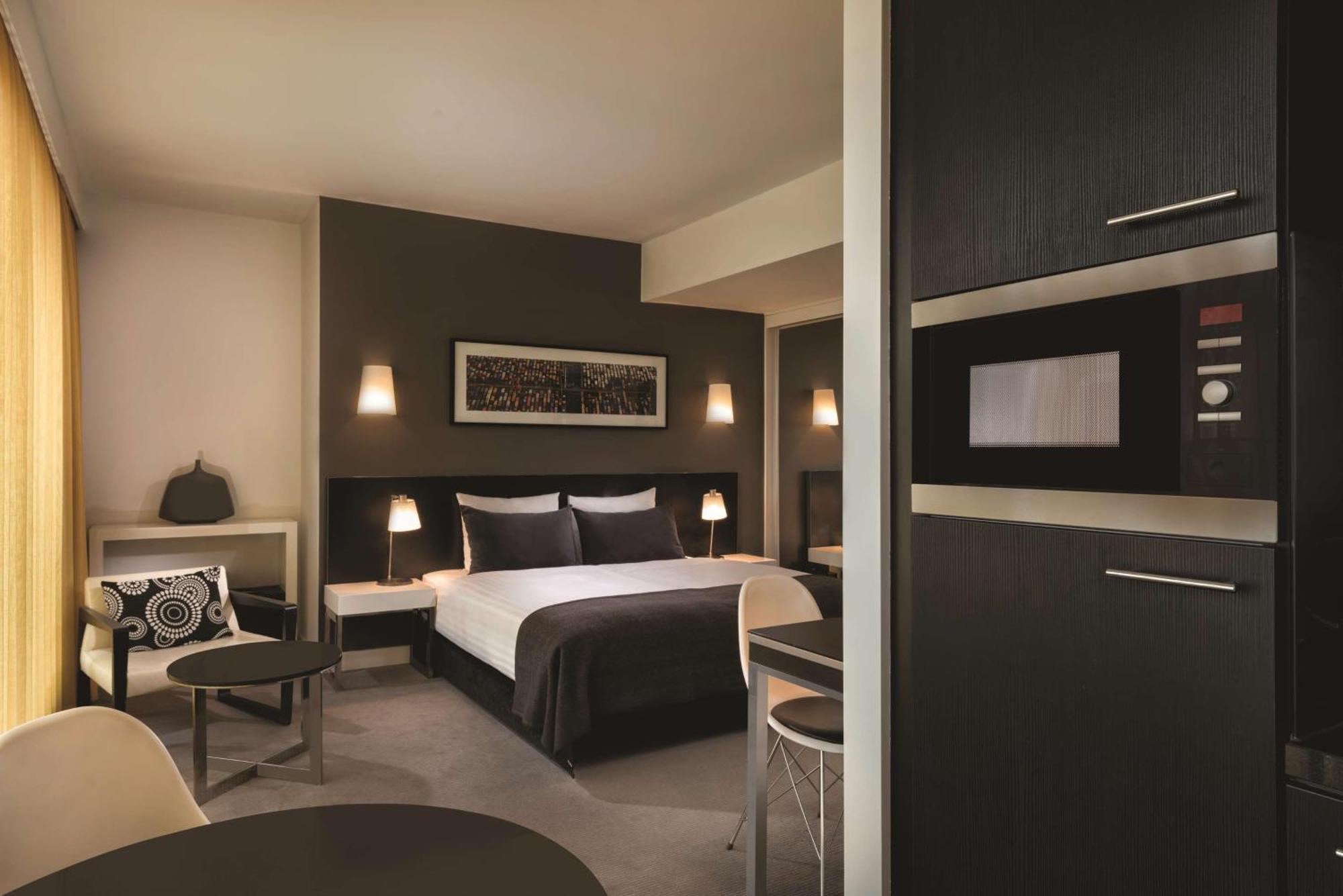 Premier Studio,1384861613:JPEG