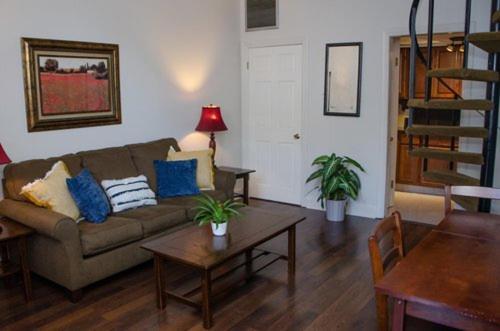 One-Bedroom Loft,1388693090:JPEG