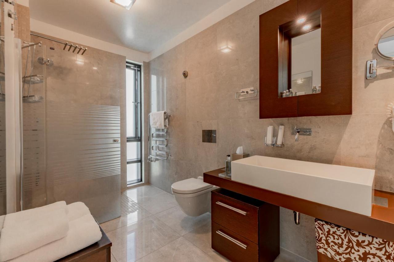 Deluxe One-Bedroom Suite Balcony
