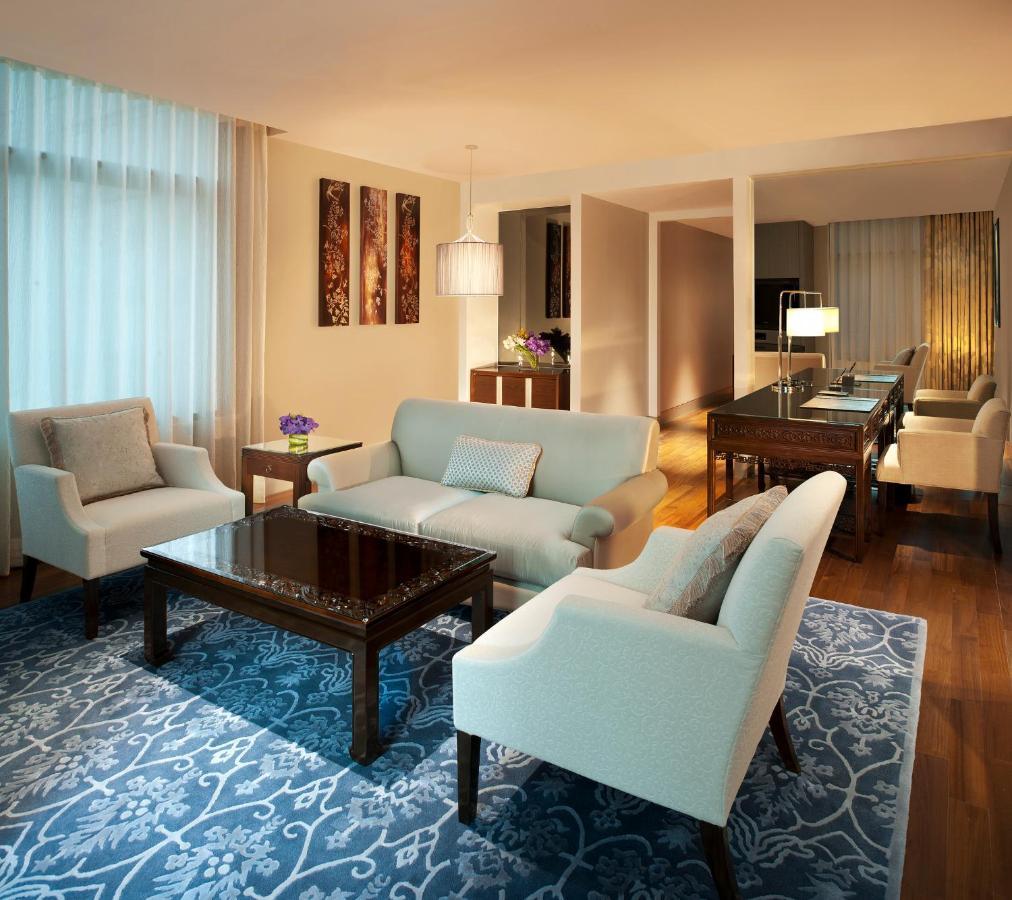Grand Metropolitan One-Bedroom King Suite