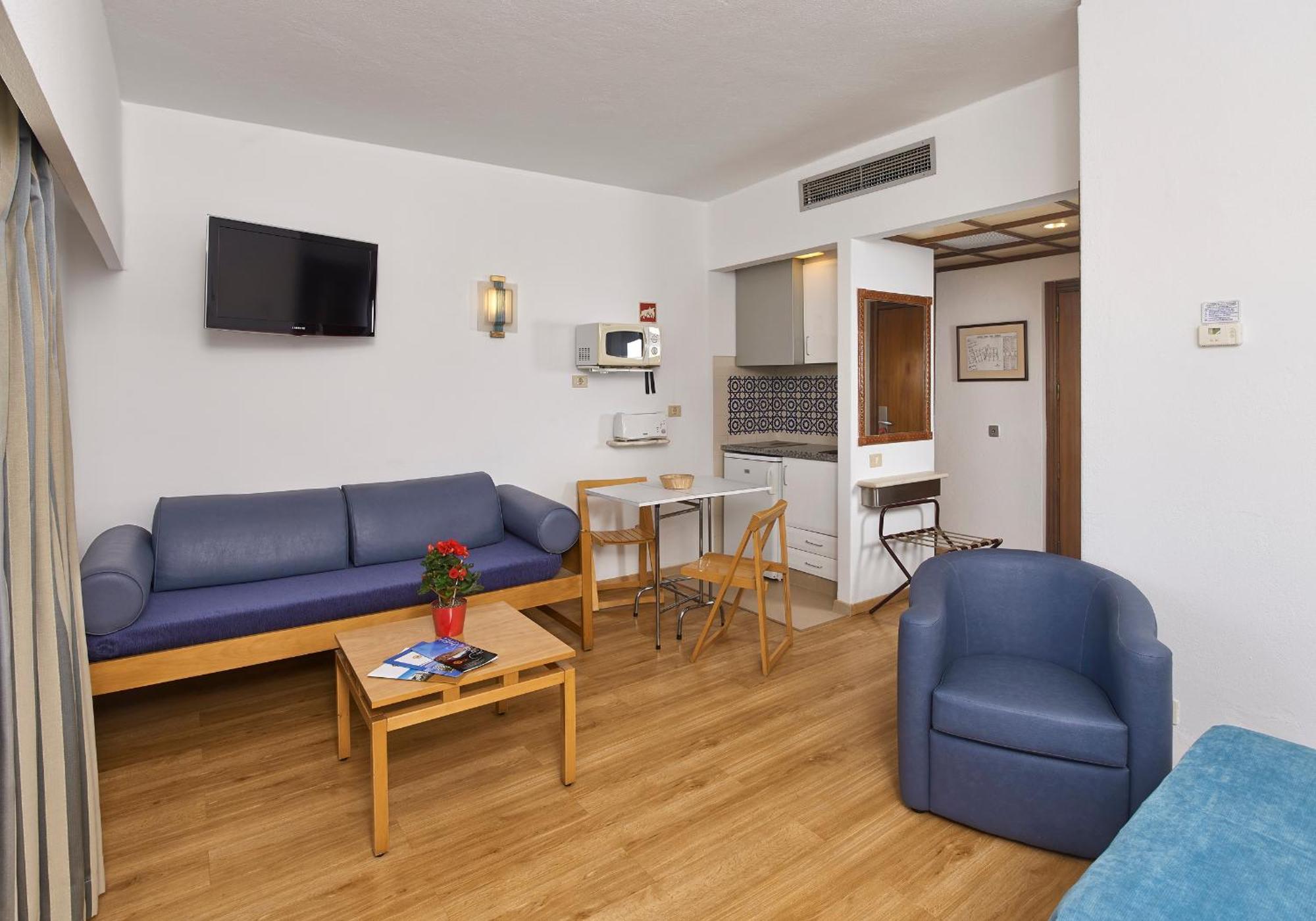 Studio with Pool View,1516403101:JPEG