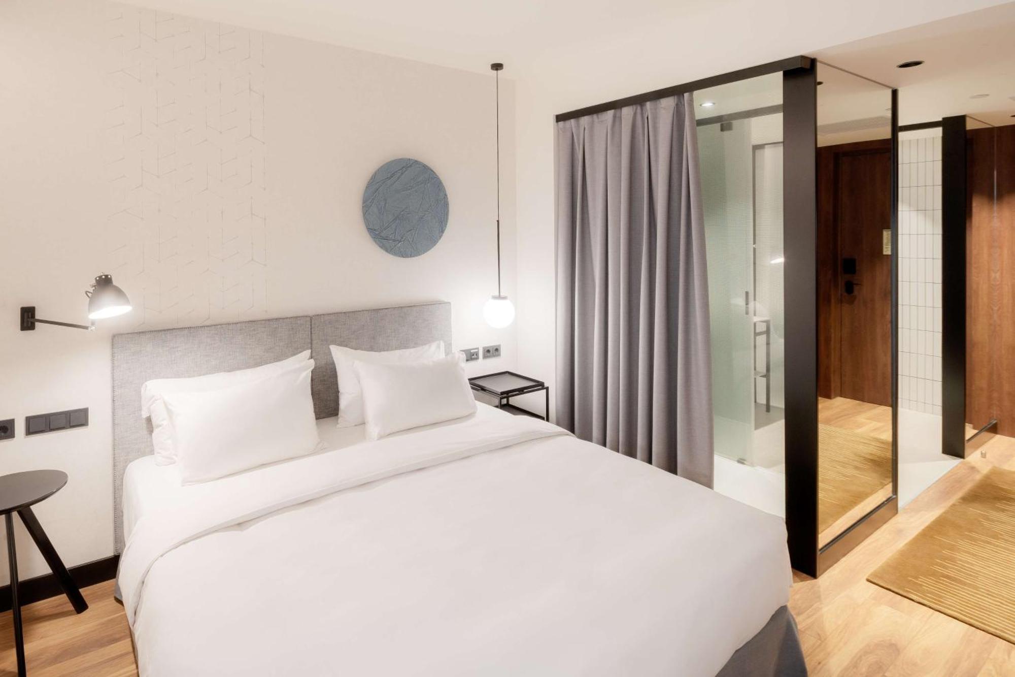 Standard Room - Interior Facing,1443920647:JPEG