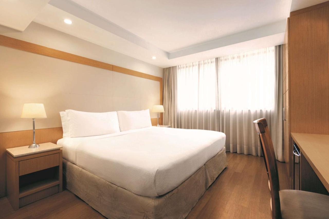 Quarto com Cama King-size e Vista da Cidade