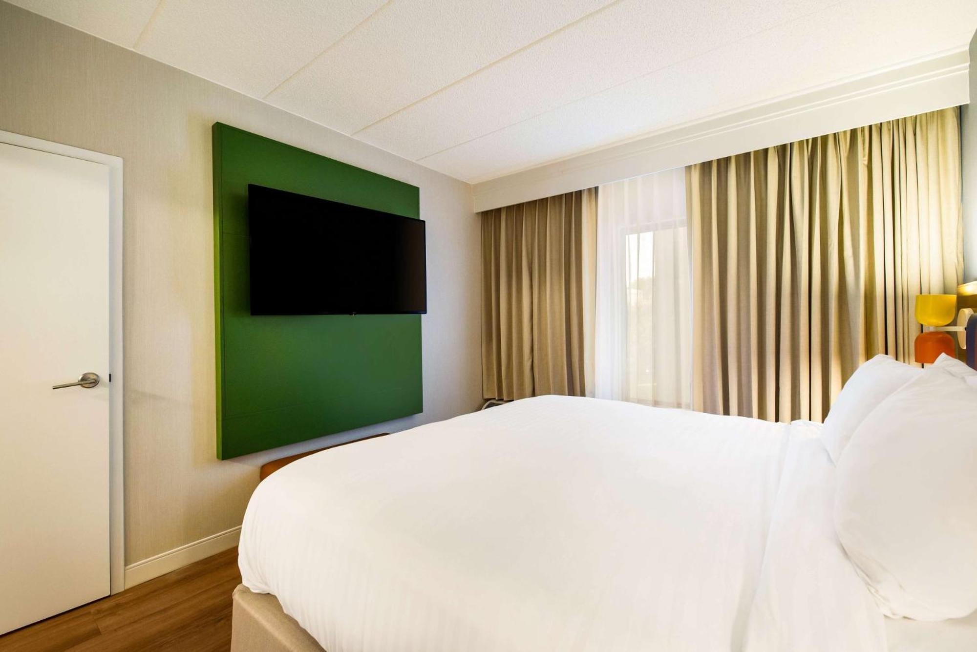 One-Bedroom King Suite