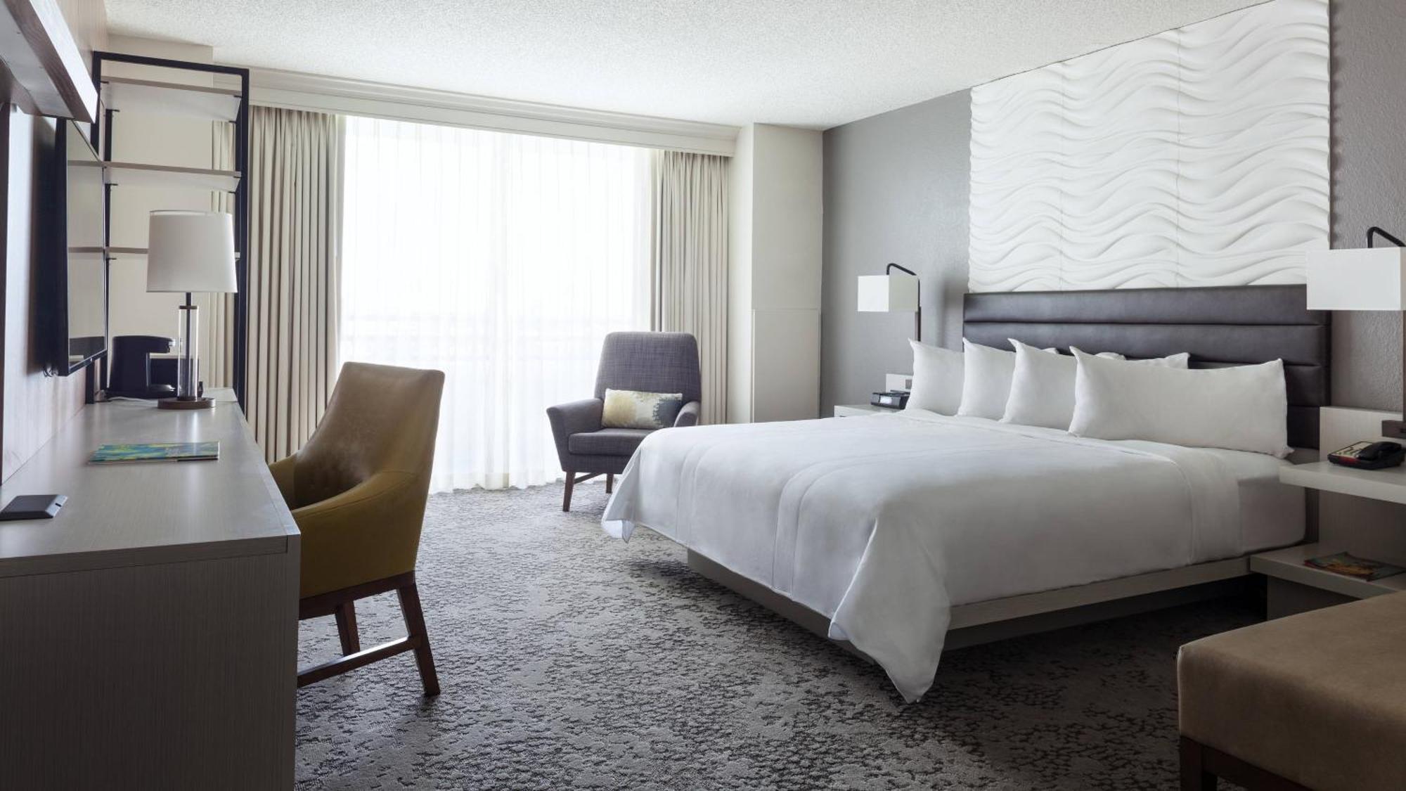 Guest Room 1 King,1549816201:JPEG