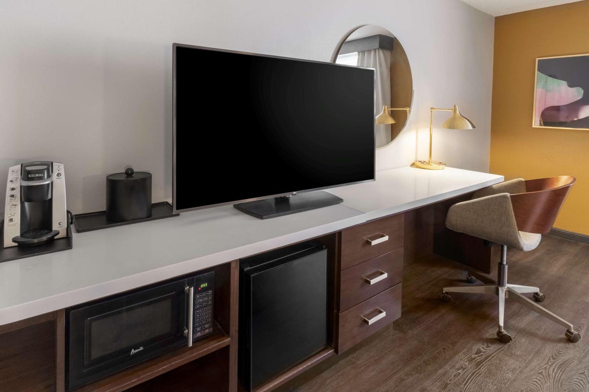 King Room,1552331965:JPEG