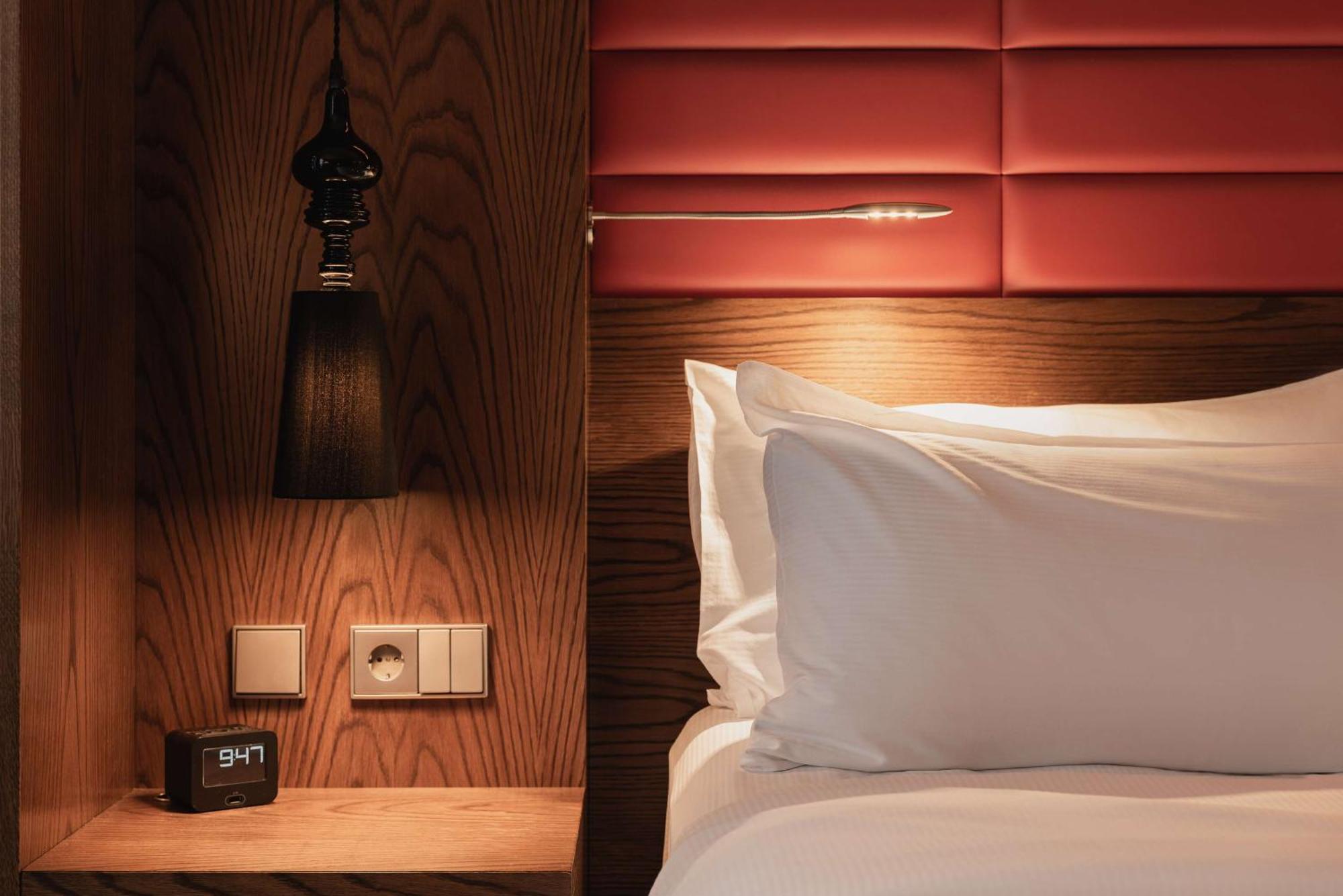 Twin Room,1552494214:JPEG