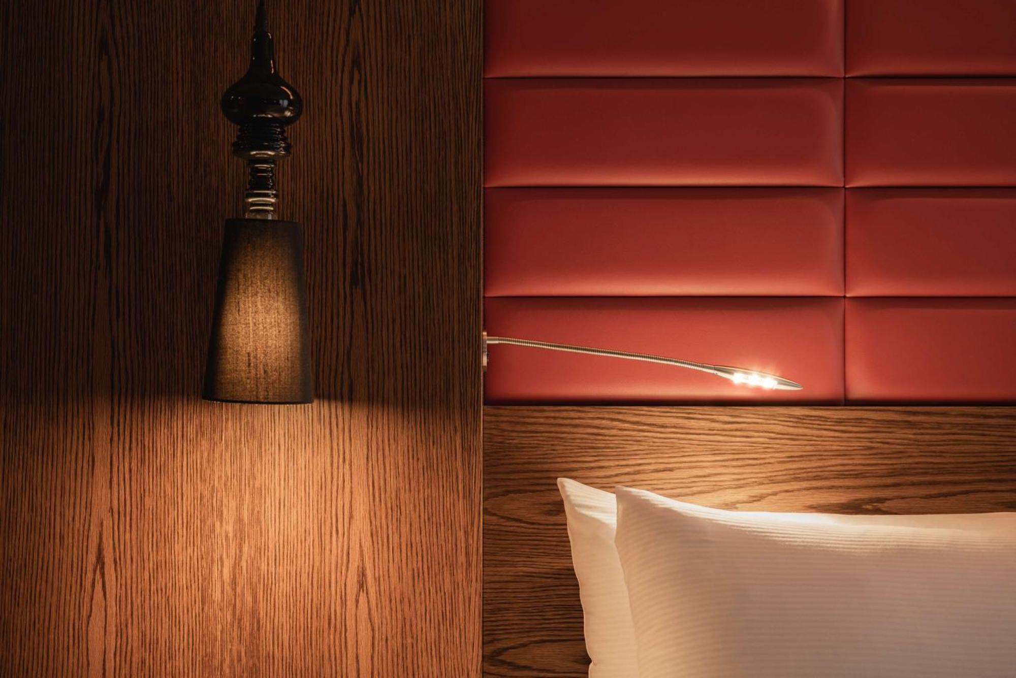 King Guest Room,1552494214:JPEG