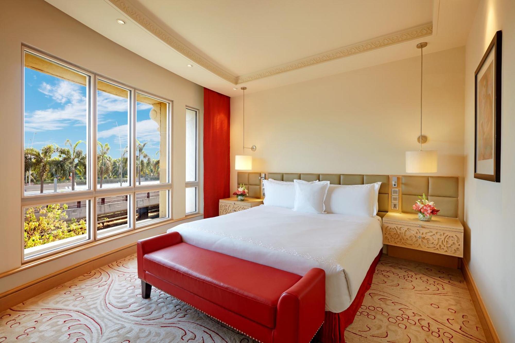 Executive Suite- Airport Pickup, Lounge access, Butler service