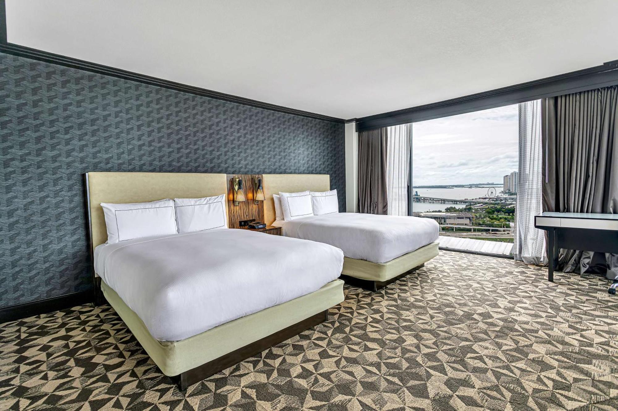 Suíte Júnior com Cama Queen-size e Vista da Baía