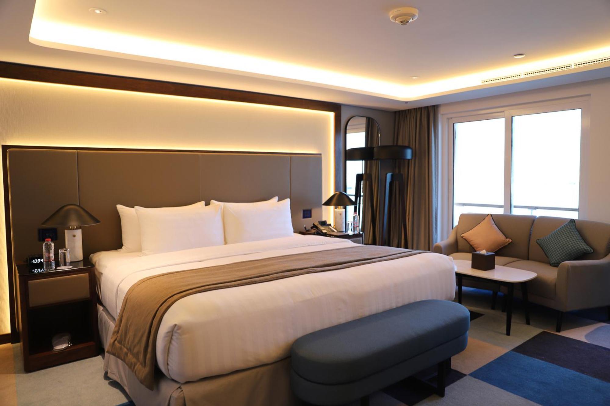 Captain's Room with One King Bed,1717147659:JPEG