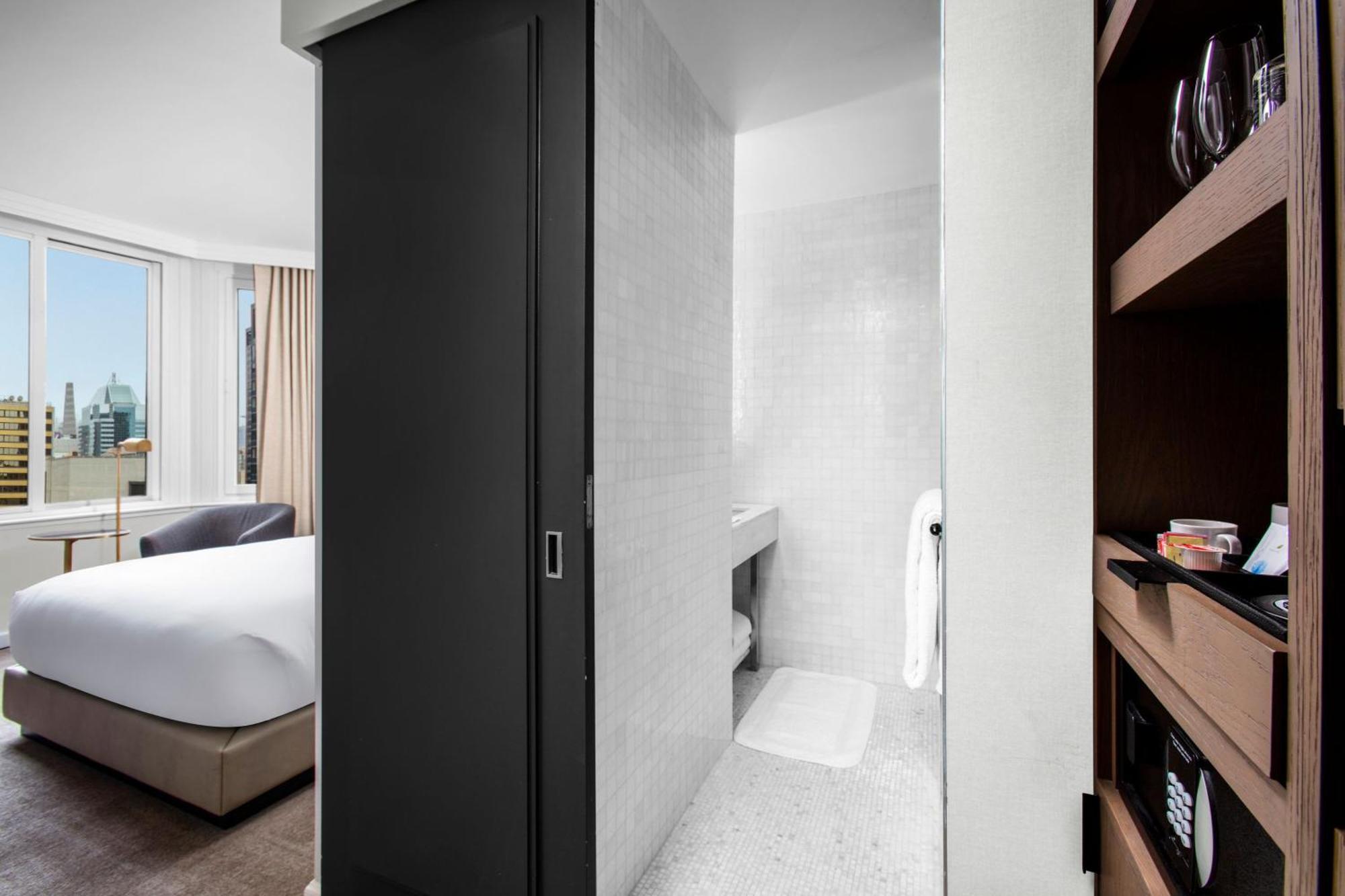 Deluxe Queen Room City View