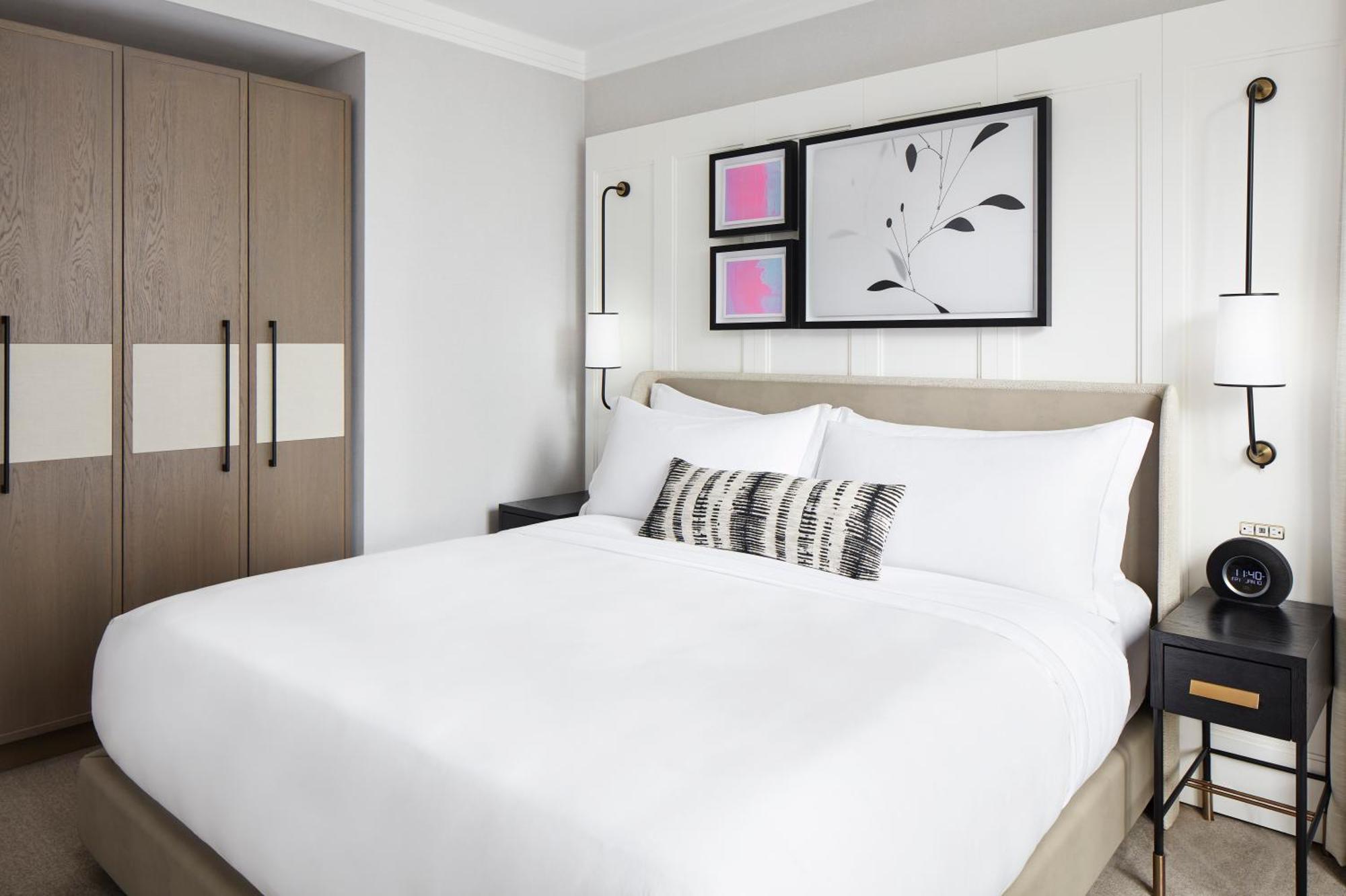 Junior Queen Suite City View