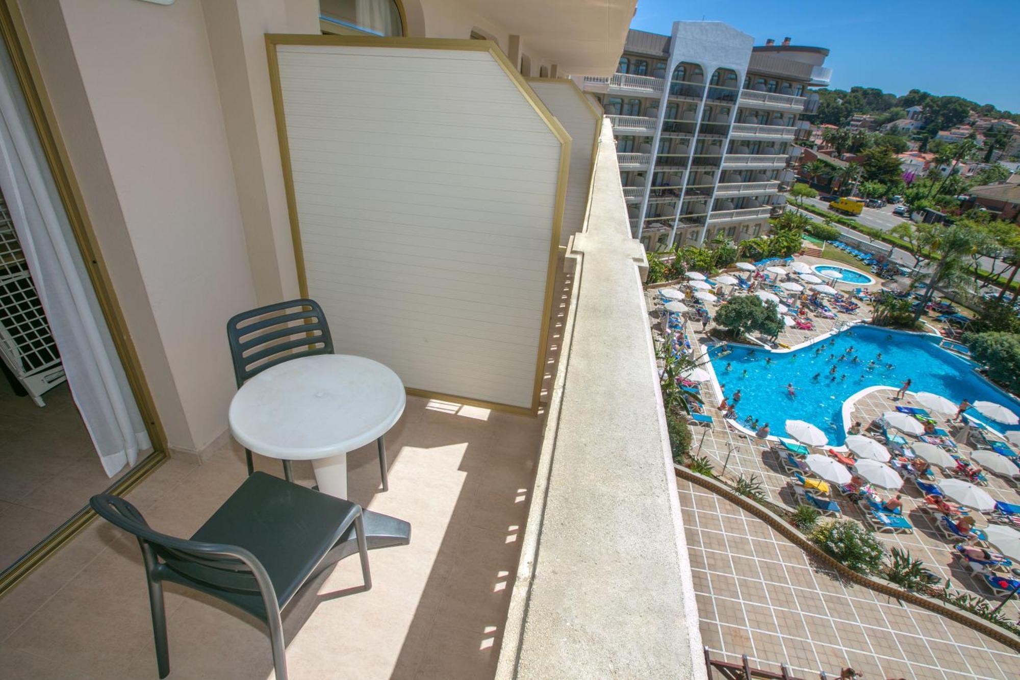 Apartamento con vistas a la piscina (1 adulto)