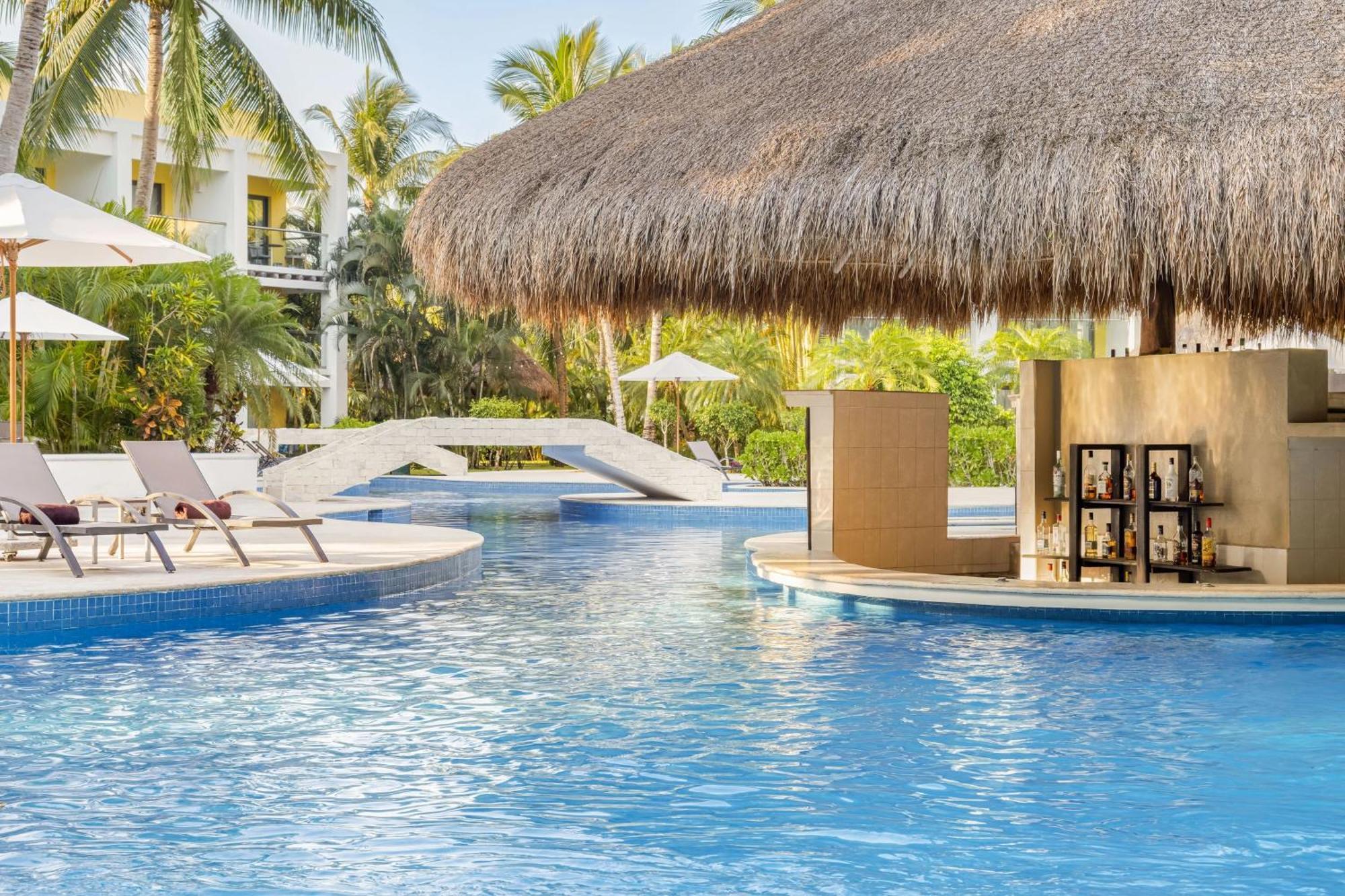 Junior Suite with Pool View