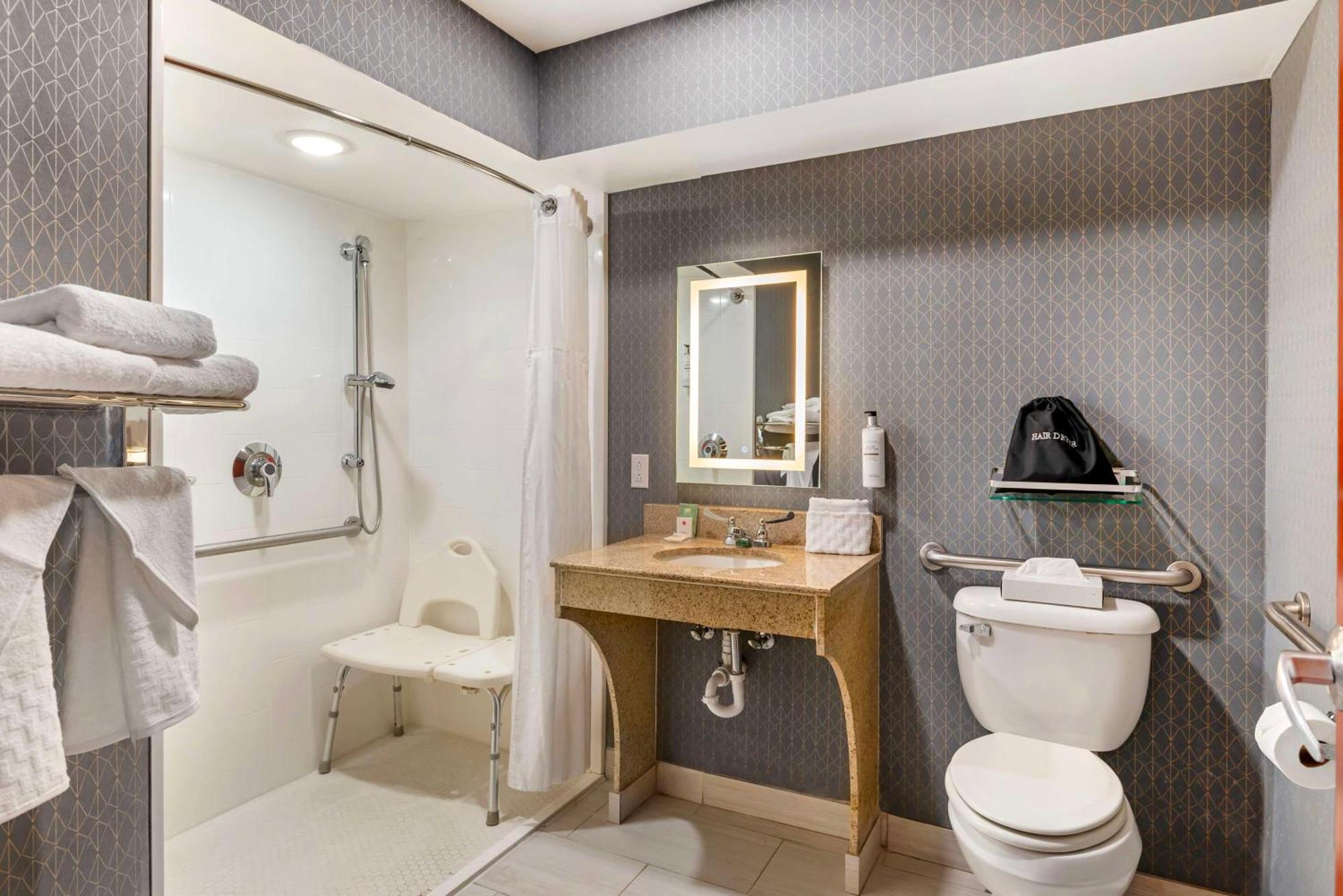 King Room with Roll-in Shower - Disability Access/Non-Smoking
