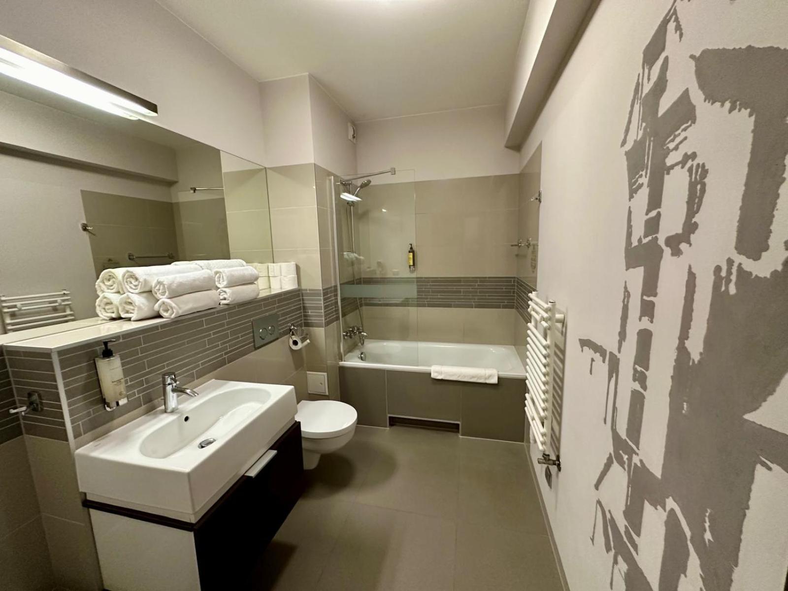 2 Bedroom Suite Plus- 4 Single Beds,1624769959:JPEG
