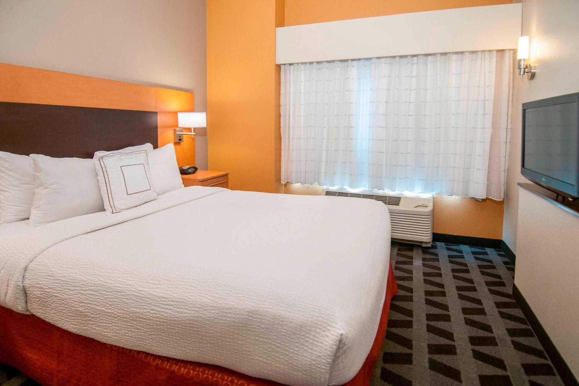 One-Bedroom Queen Suite with Sofa Bed - Hearing Accessible