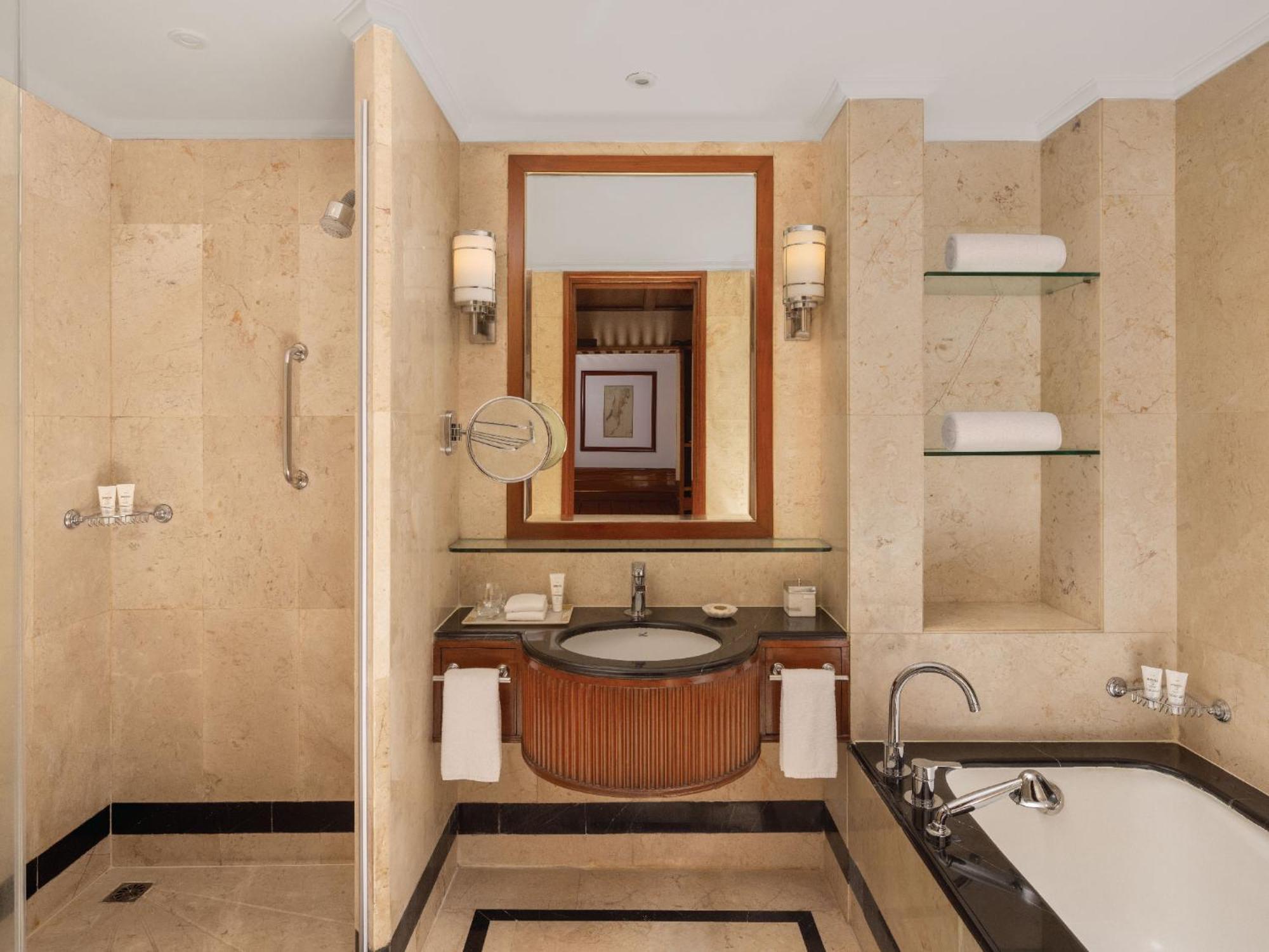 ITC One with Lounge Access