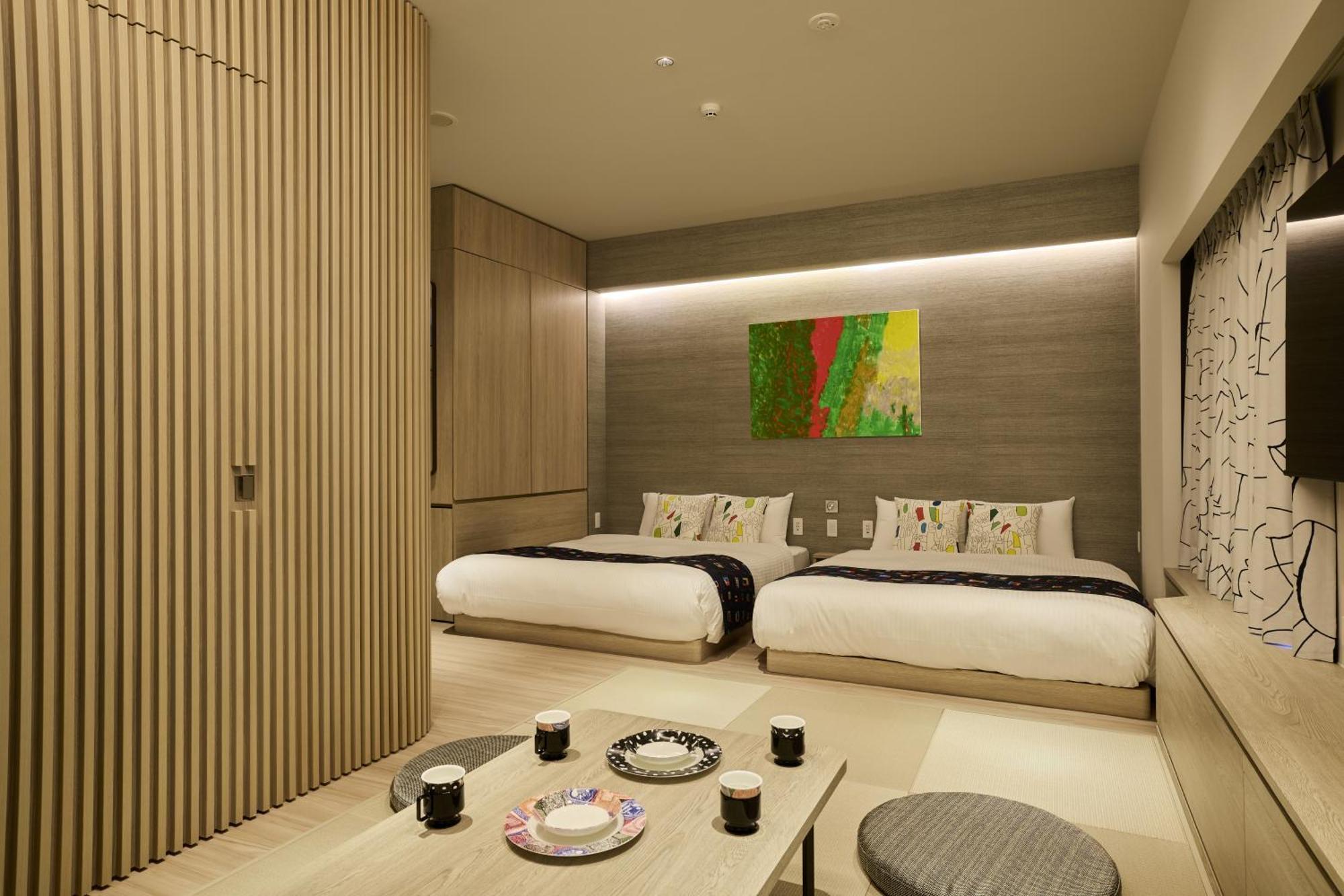 Art Quadruple Room
