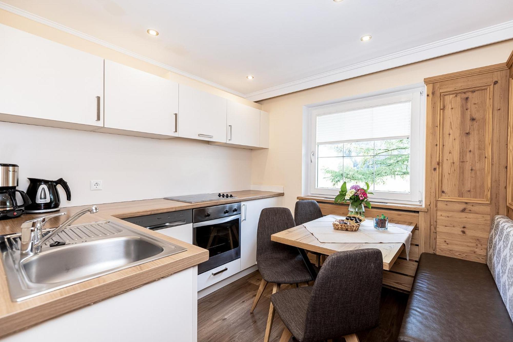 One-Bedroom Apartment with Balcony,1643176589:JPEG