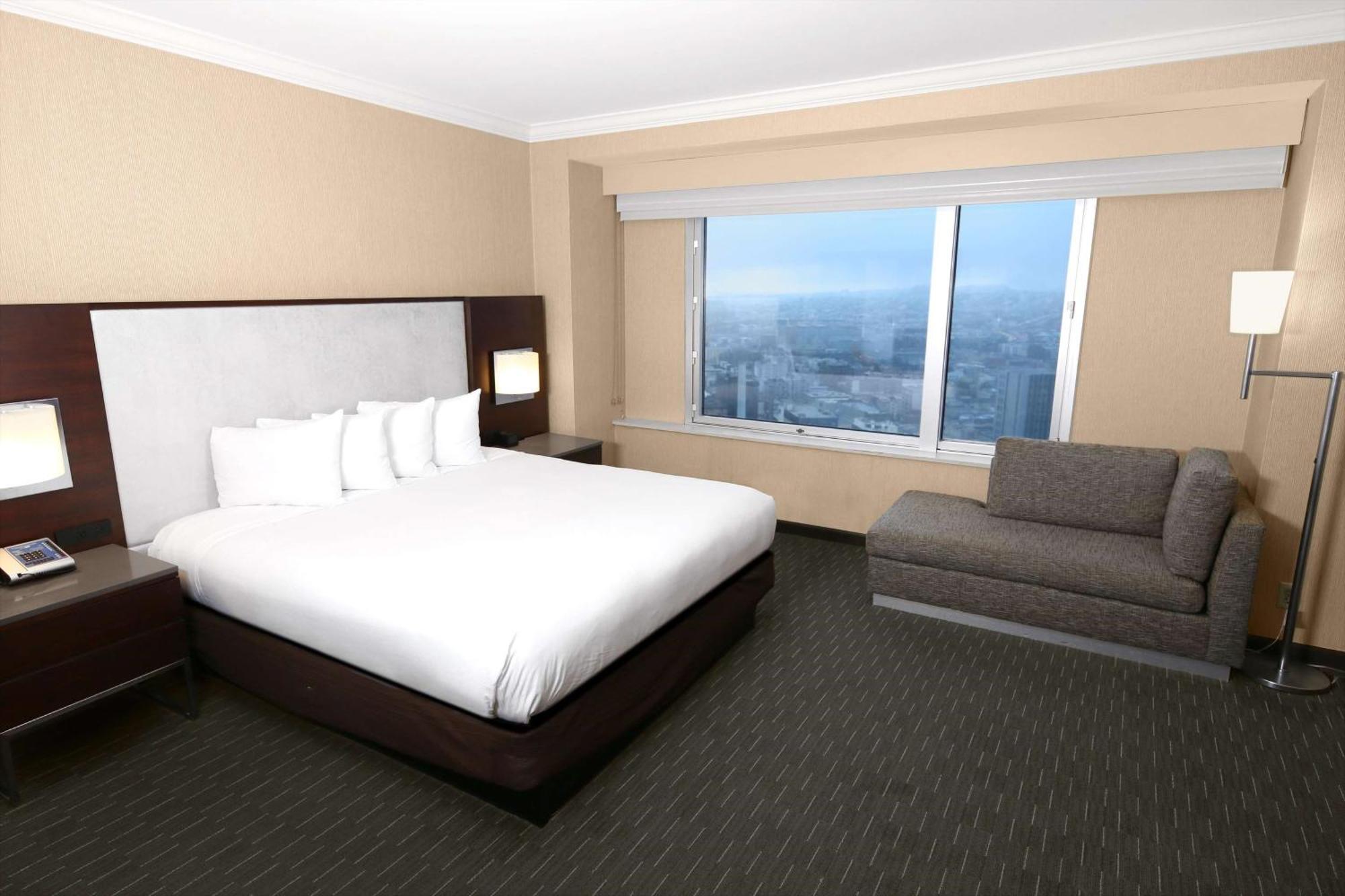 Suite met 1 Slaapkamer met 1 Kingsize Bed - Uitzicht op de Skyline