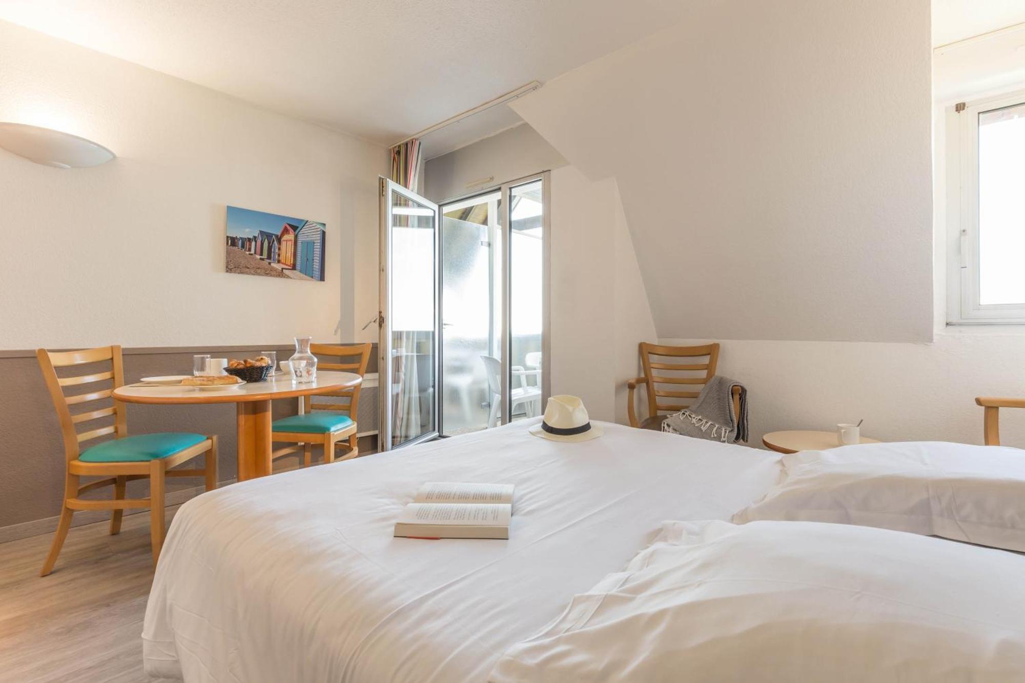 Studio Sleeping Alcove Terrace or Balcony Sea View