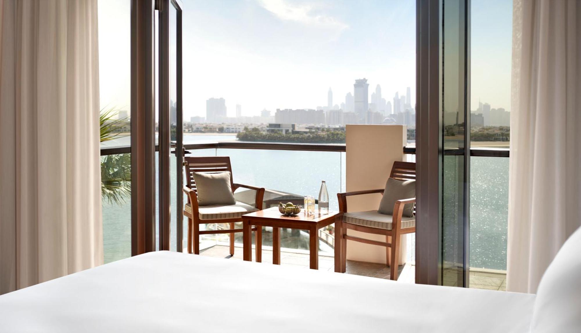 Junior Suite King con Divano Letto e Balcone Privato - Accesso Club