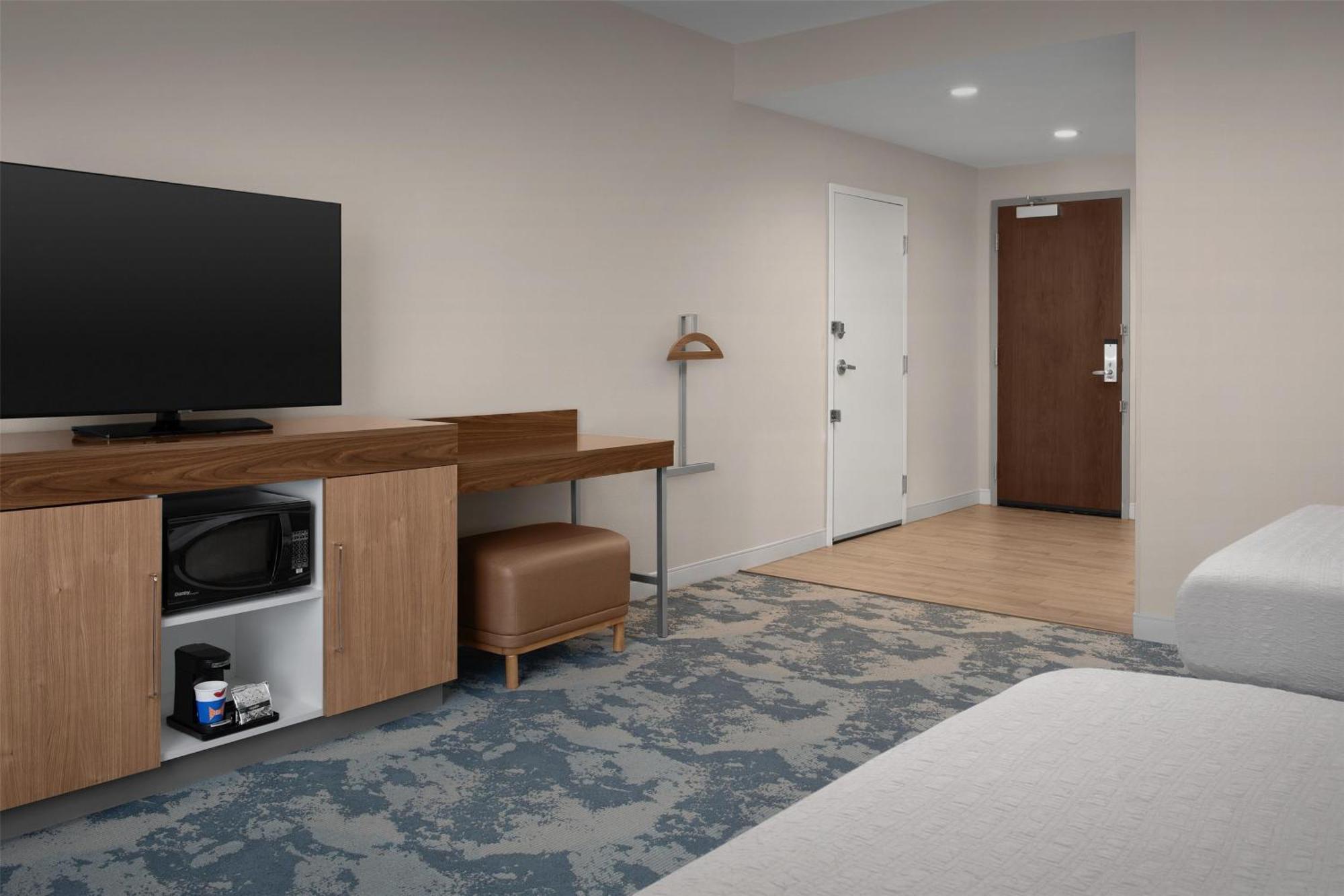 Queen Room with Two Queen Beds - Mobility Access/Non-Smoking,1699114826:JPEG