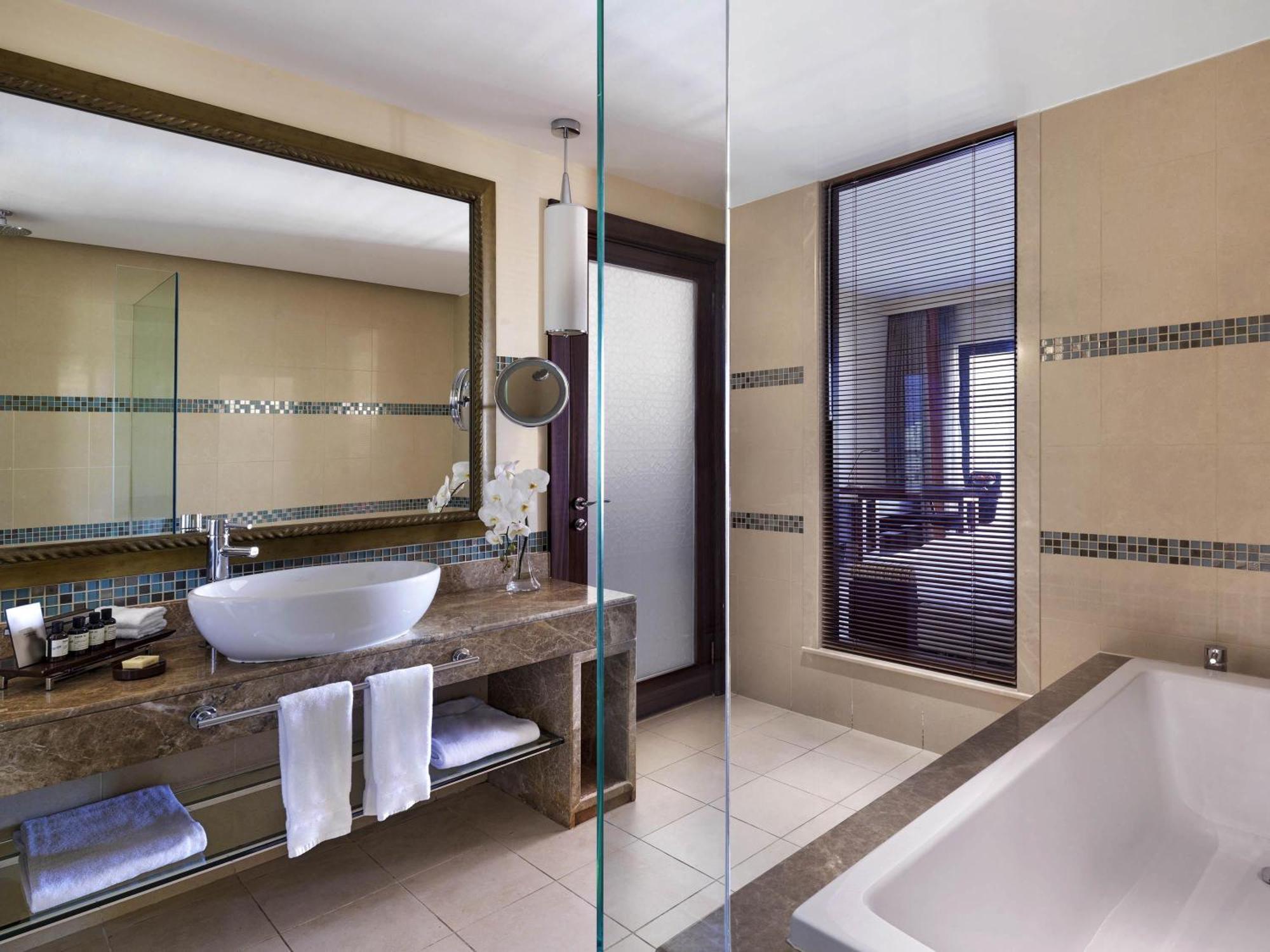 Fairmont Heritage King Room with Partial Palm Sea View,1730068946:JPEG