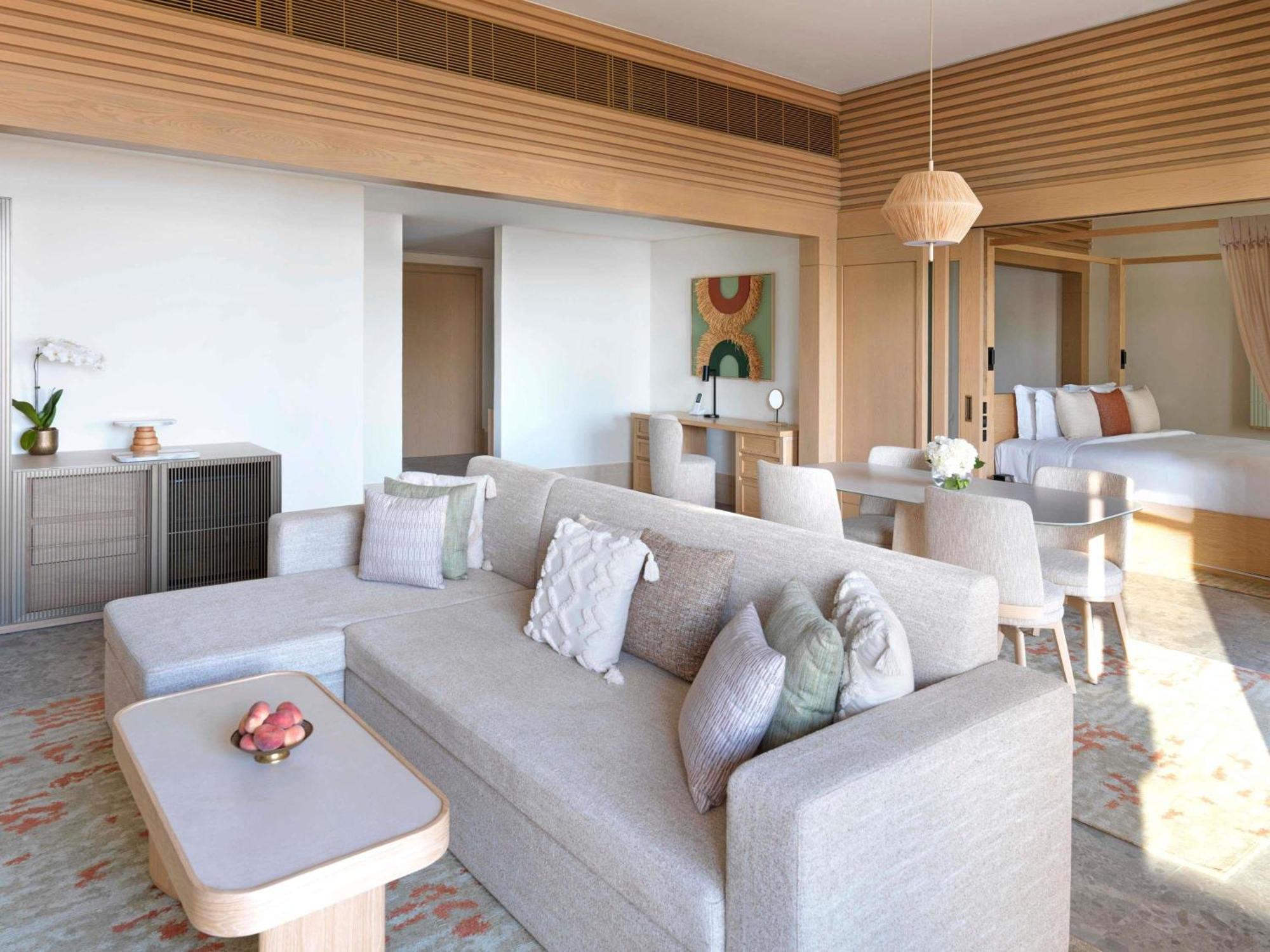 One-Bedroom Signature Palm King Suite with Sofa Bed and Resort View (Adults Only),1731392809:JPEG