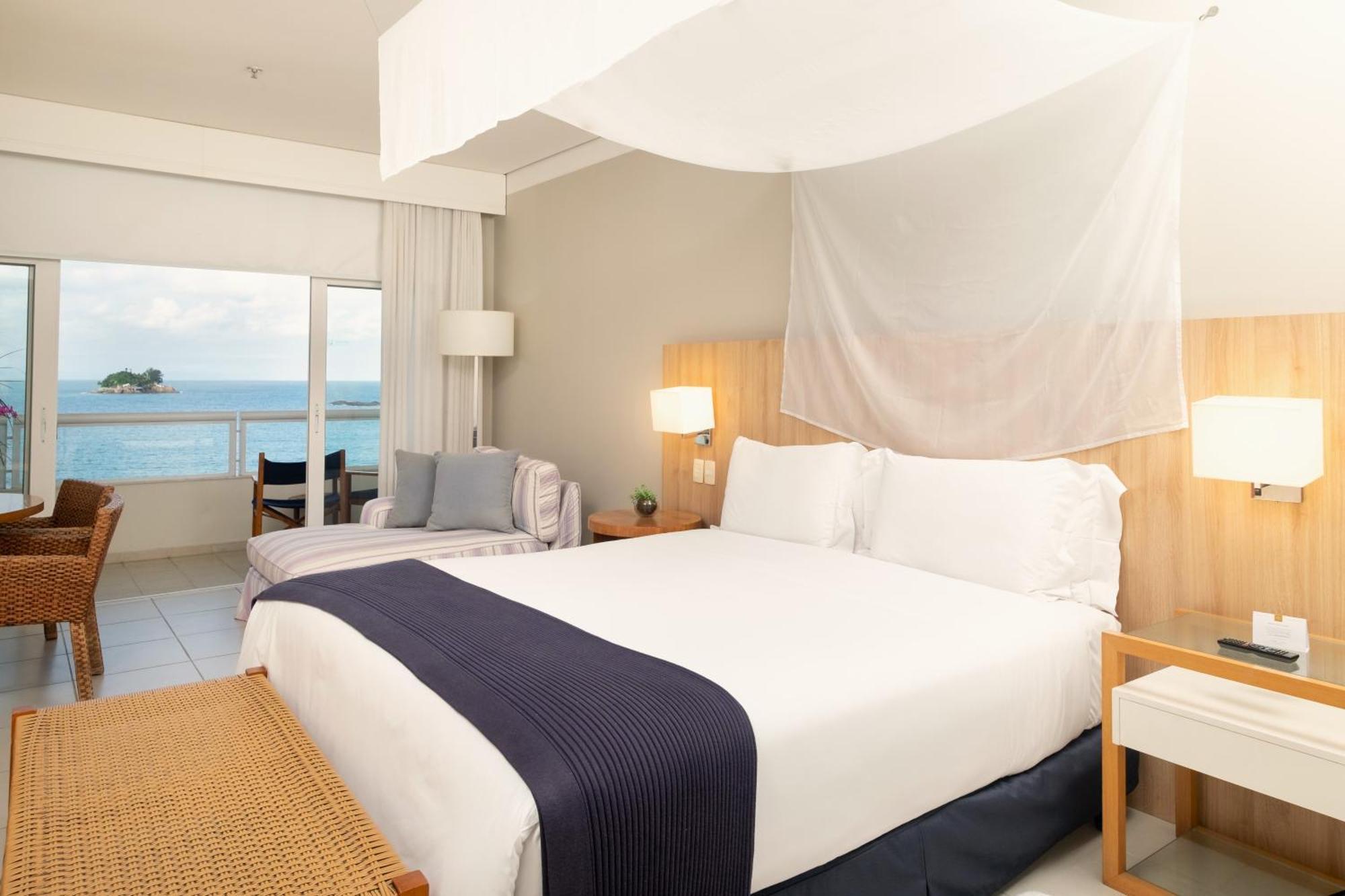 Quarto Deluxe com Cama de Casal e Varanda - Vista mar