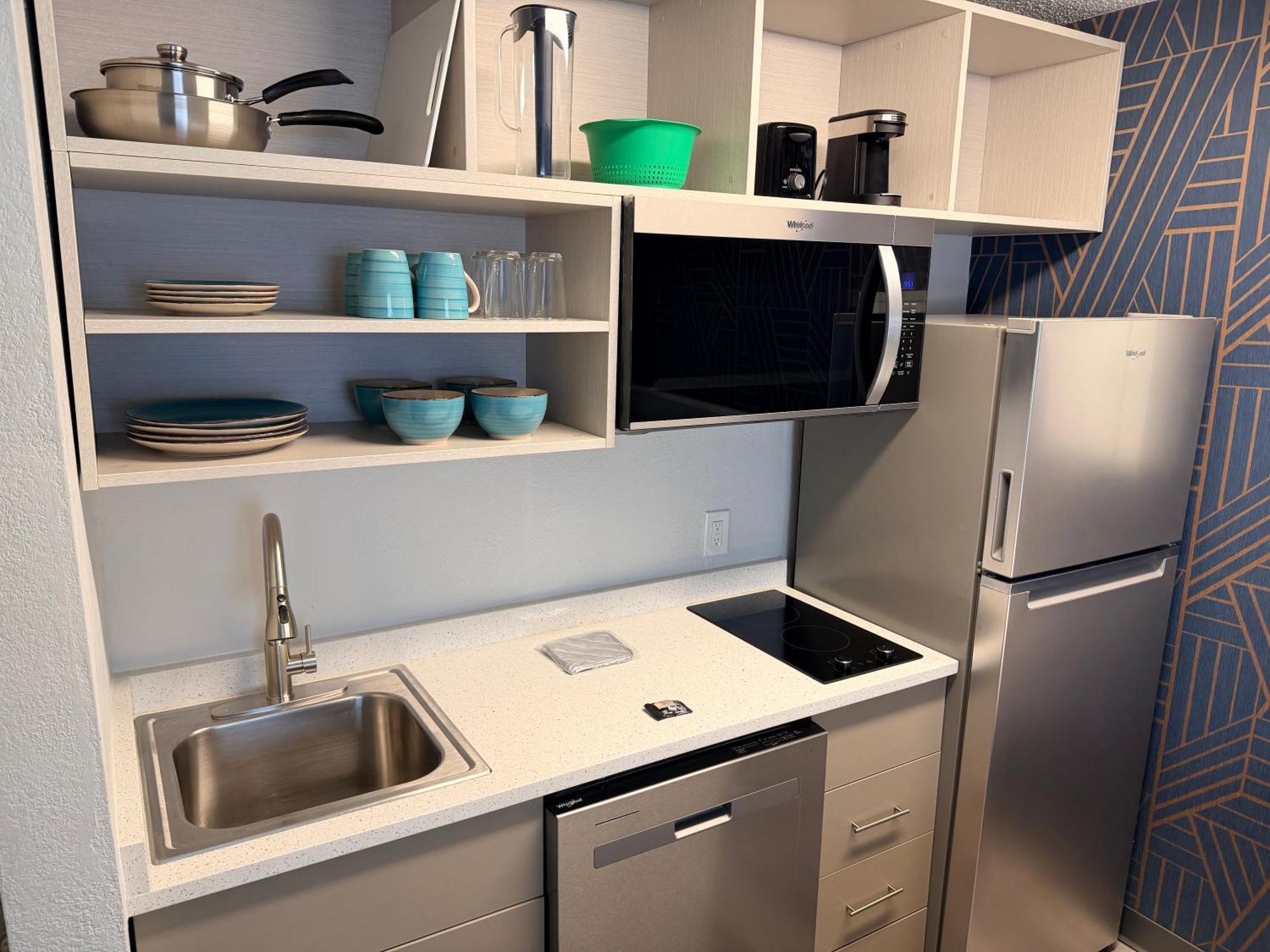 Efficiency King Suite - Accessible/Non-Smoking,1742832570:JPEG