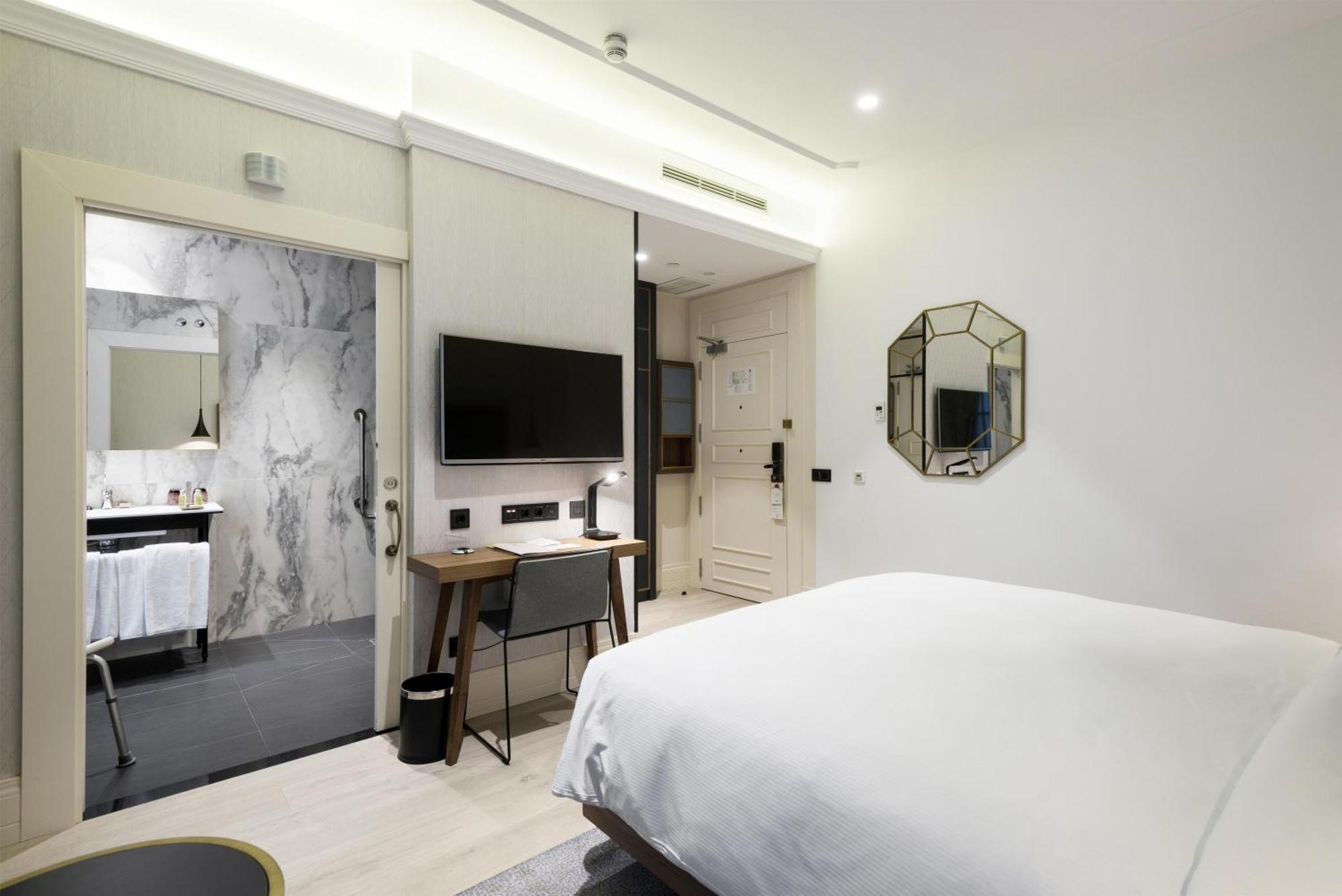 King Room Mobility Access