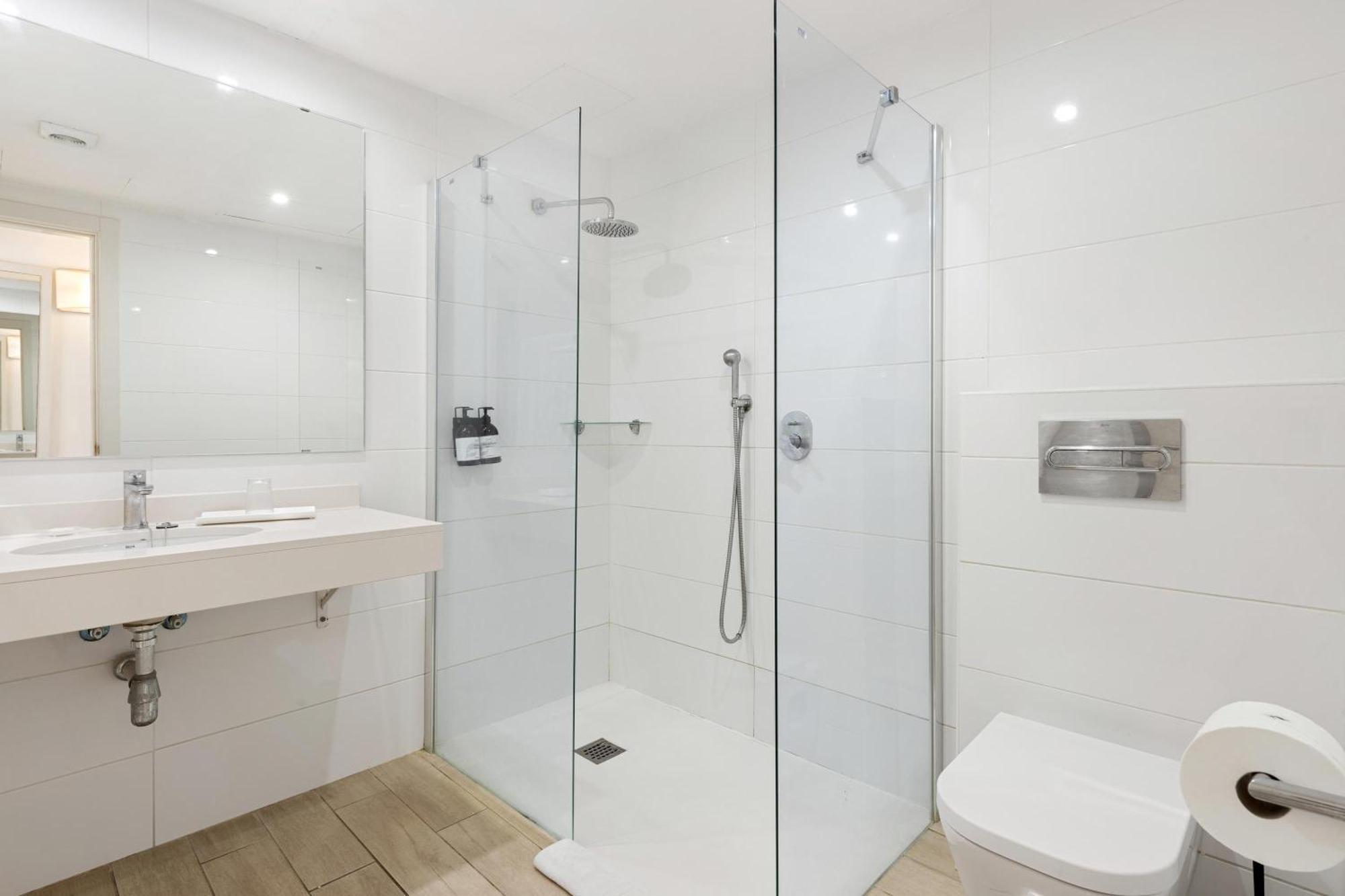Superior One-Bedroom Apartment
