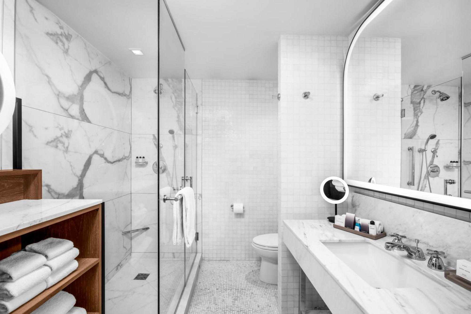 Deluxe Queen Room City View