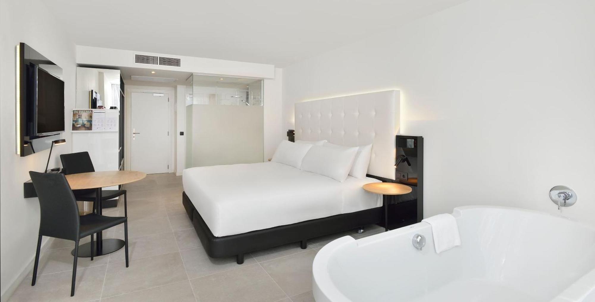 The Innside Premium Room Swim Up