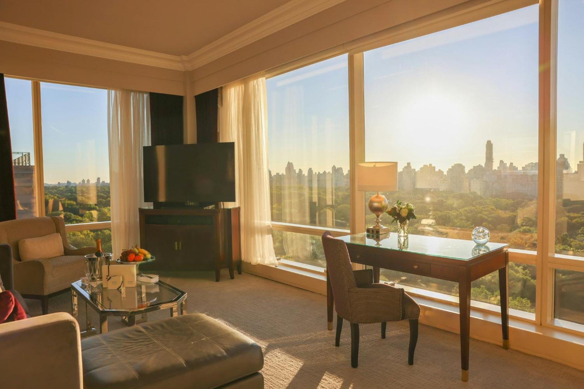 Executive One-Bedroom Suite City View